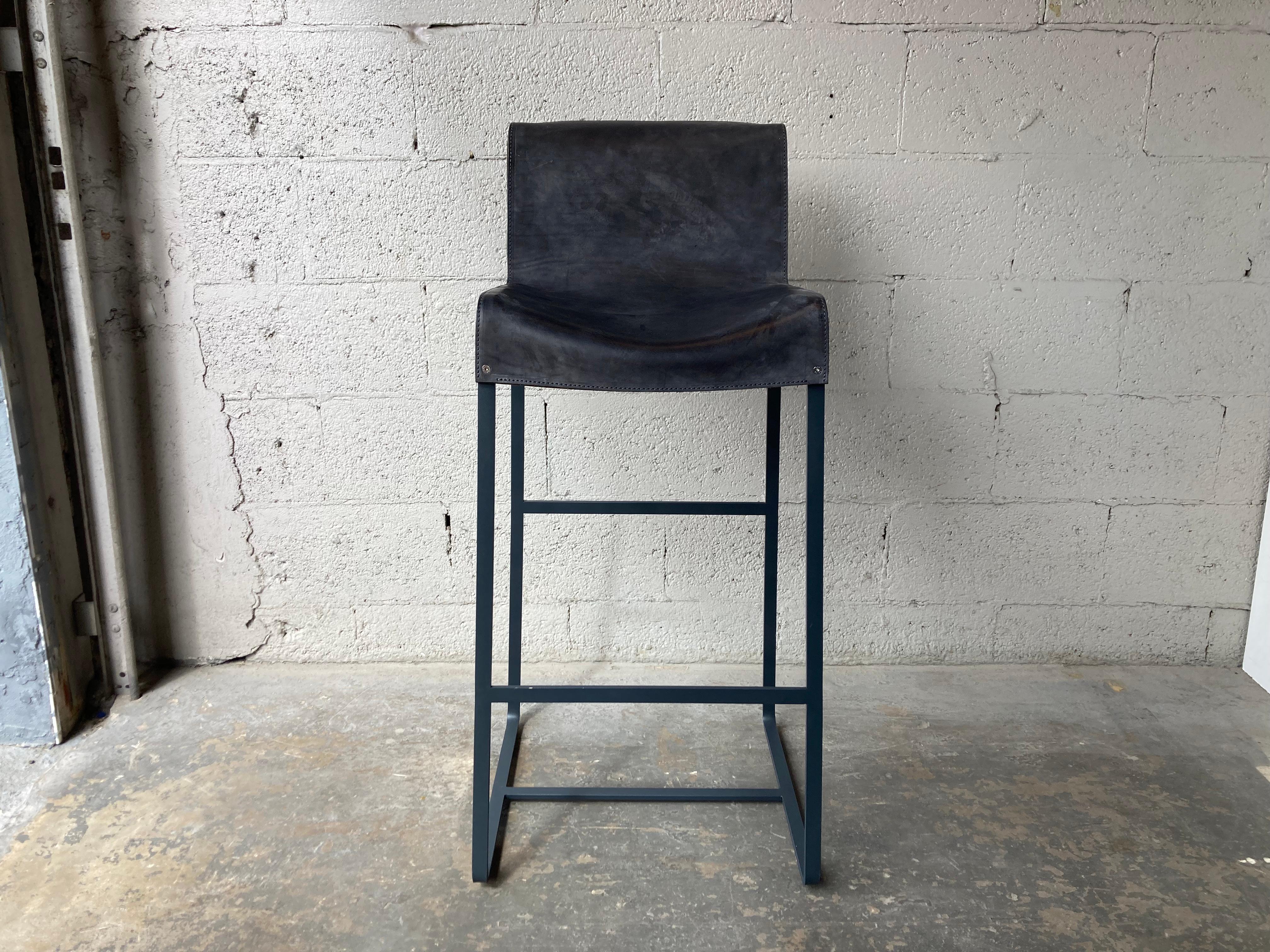 Contemporary Founded Bar Stools, Design by Richard Schipper for Qliv, Saddle Leather, Steel For Sale