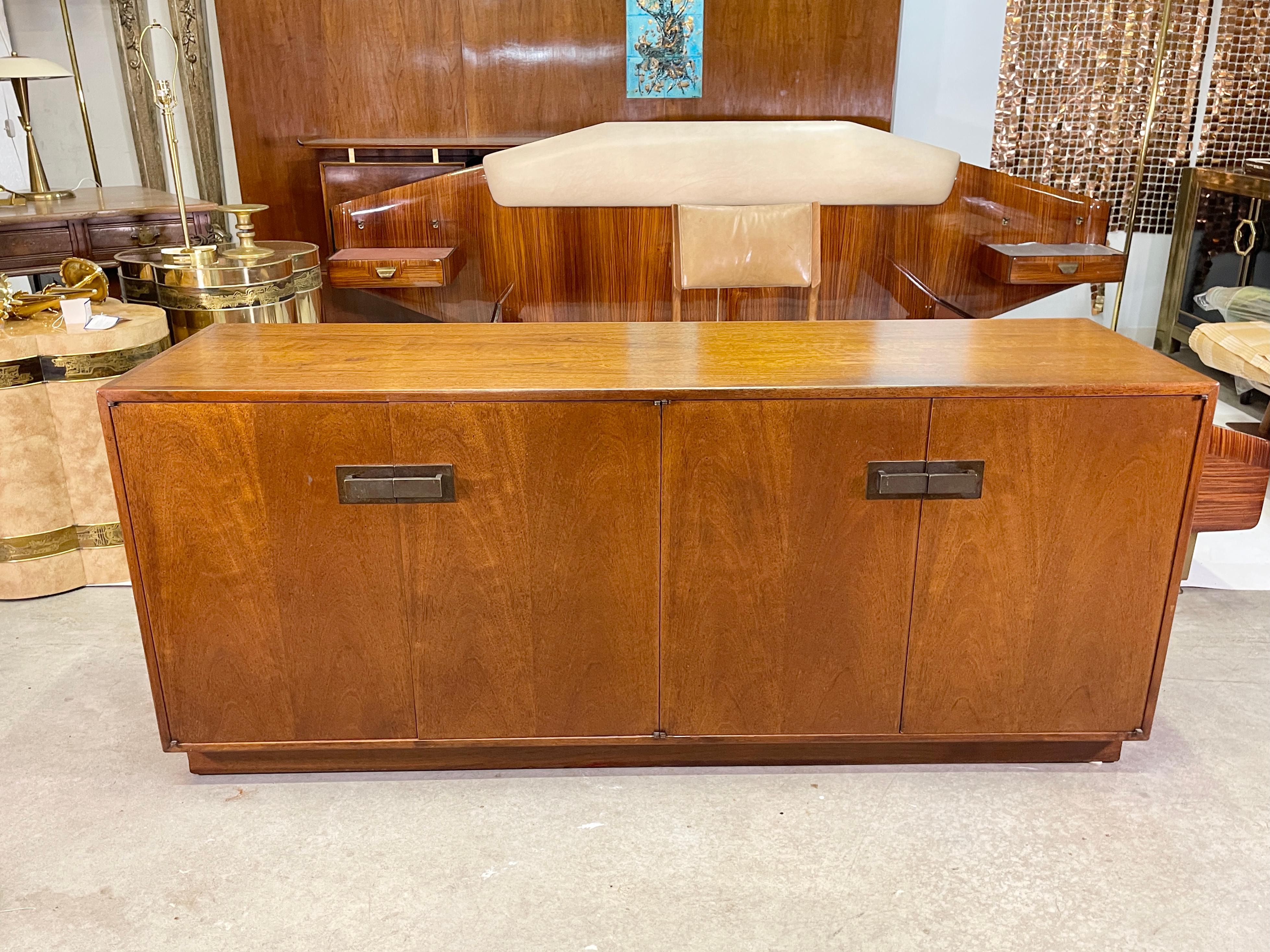 Founders Furniture Co Walnut Sideboard In Good Condition For Sale In Hanover, MA
