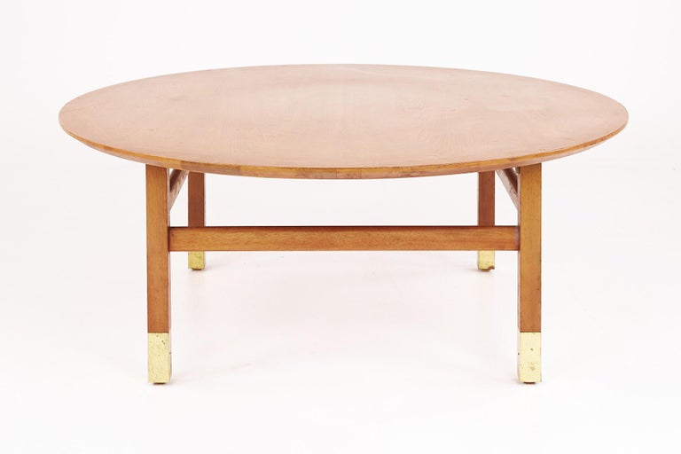 Founders Furniture Company Mid Century Walnut and Brass Round Coffee Table In Good Condition For Sale In Countryside, IL