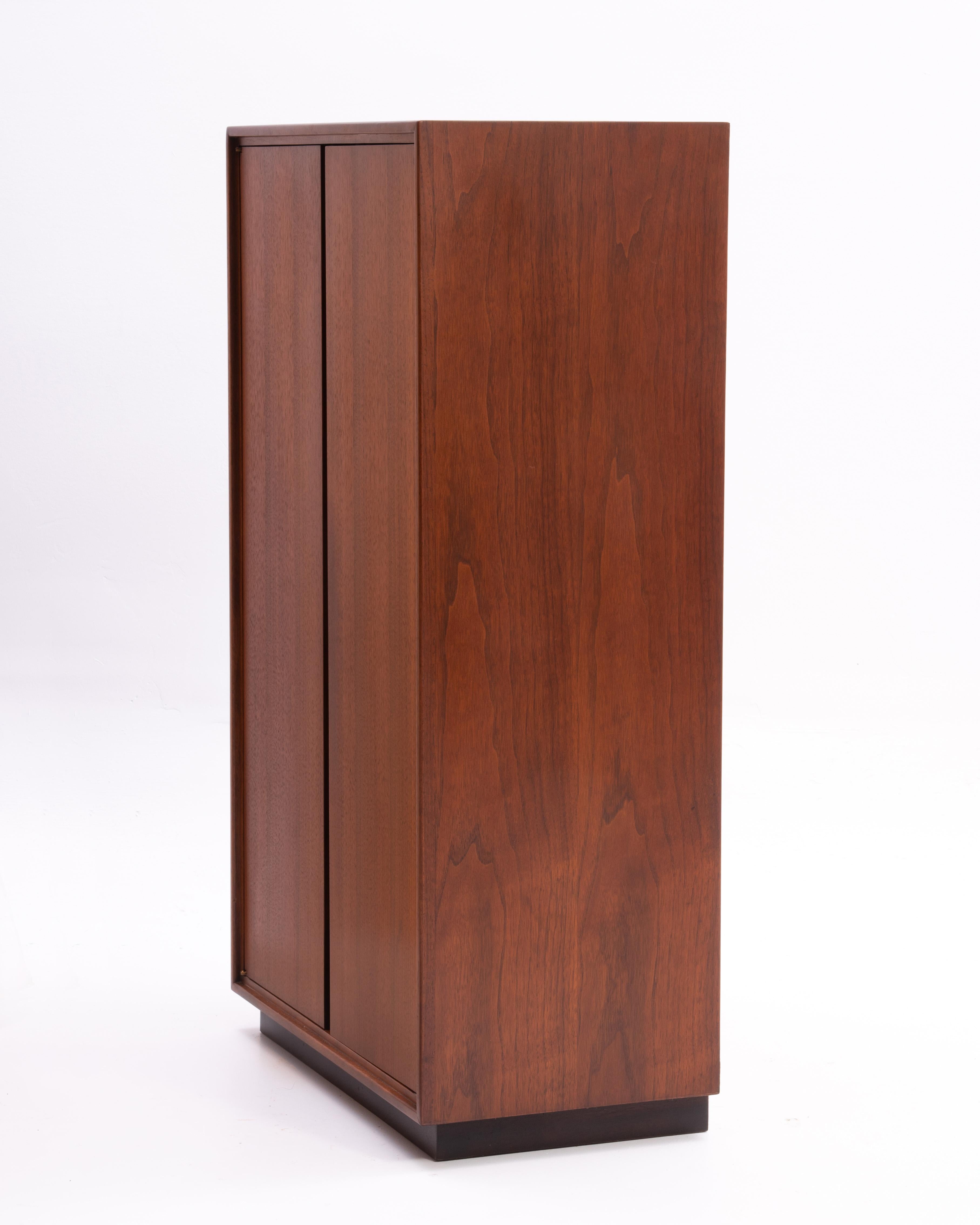 Founders Interim 1311 Hutch Liquor Cabinet Jack Cartwright Mid Century 1970s In Good Condition In Forest Grove, PA