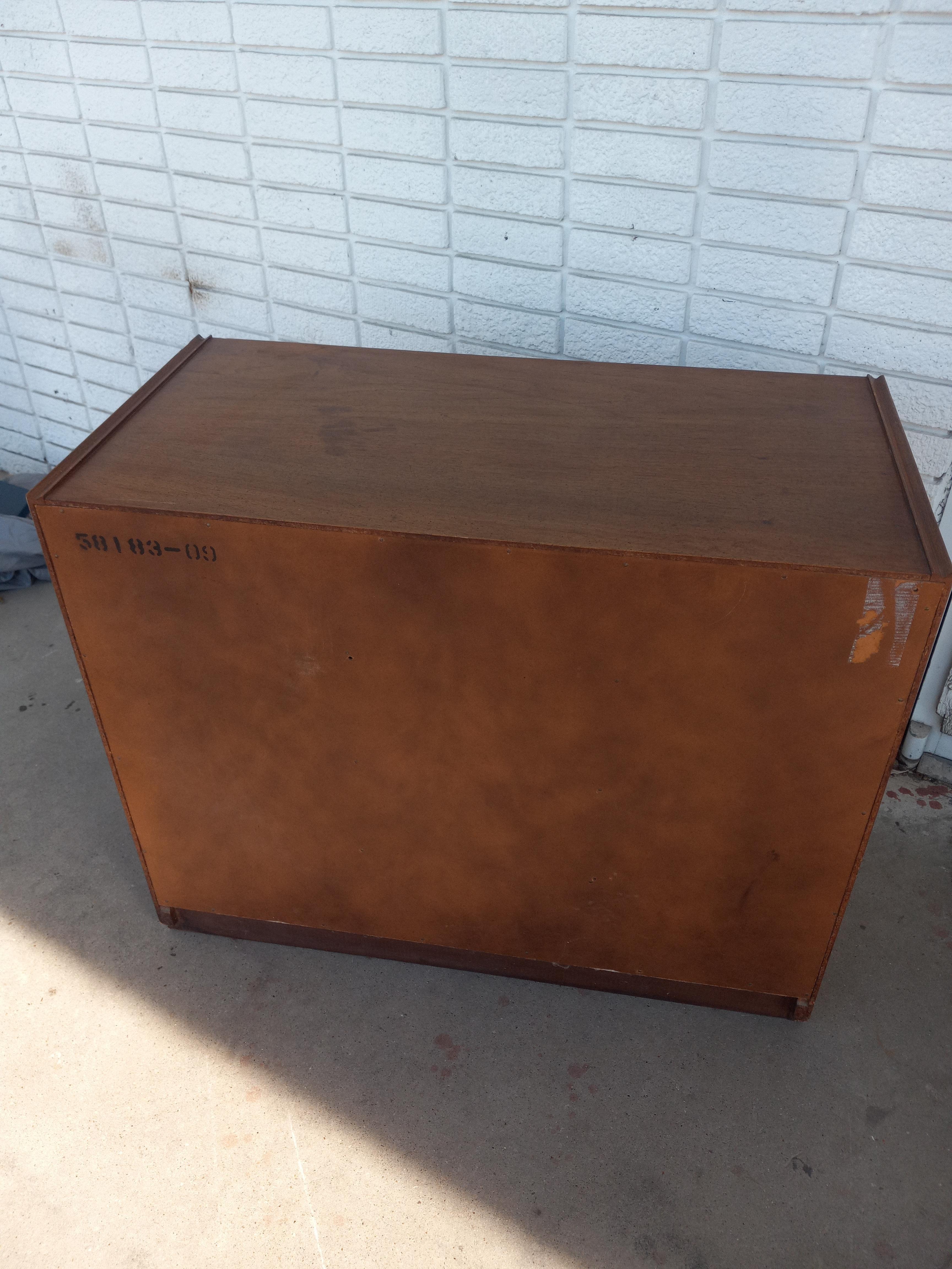 Founders Mid Century Dresser by Jack Cartwright In Excellent Condition For Sale In Pasadena, TX