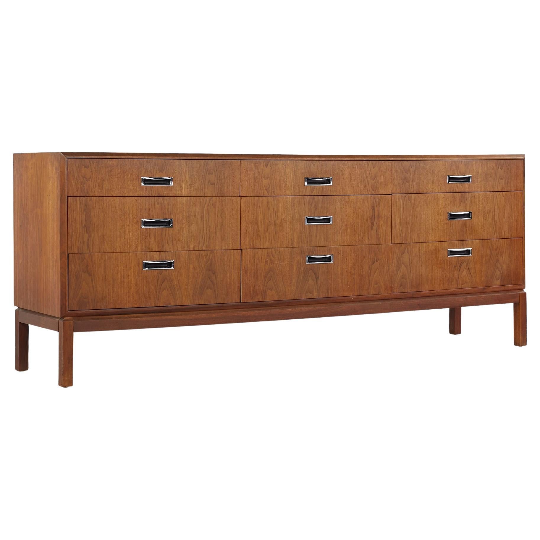 Mid Century Rosewood Nine-Drawer Dresser by Founders For Sale at 1stDibs