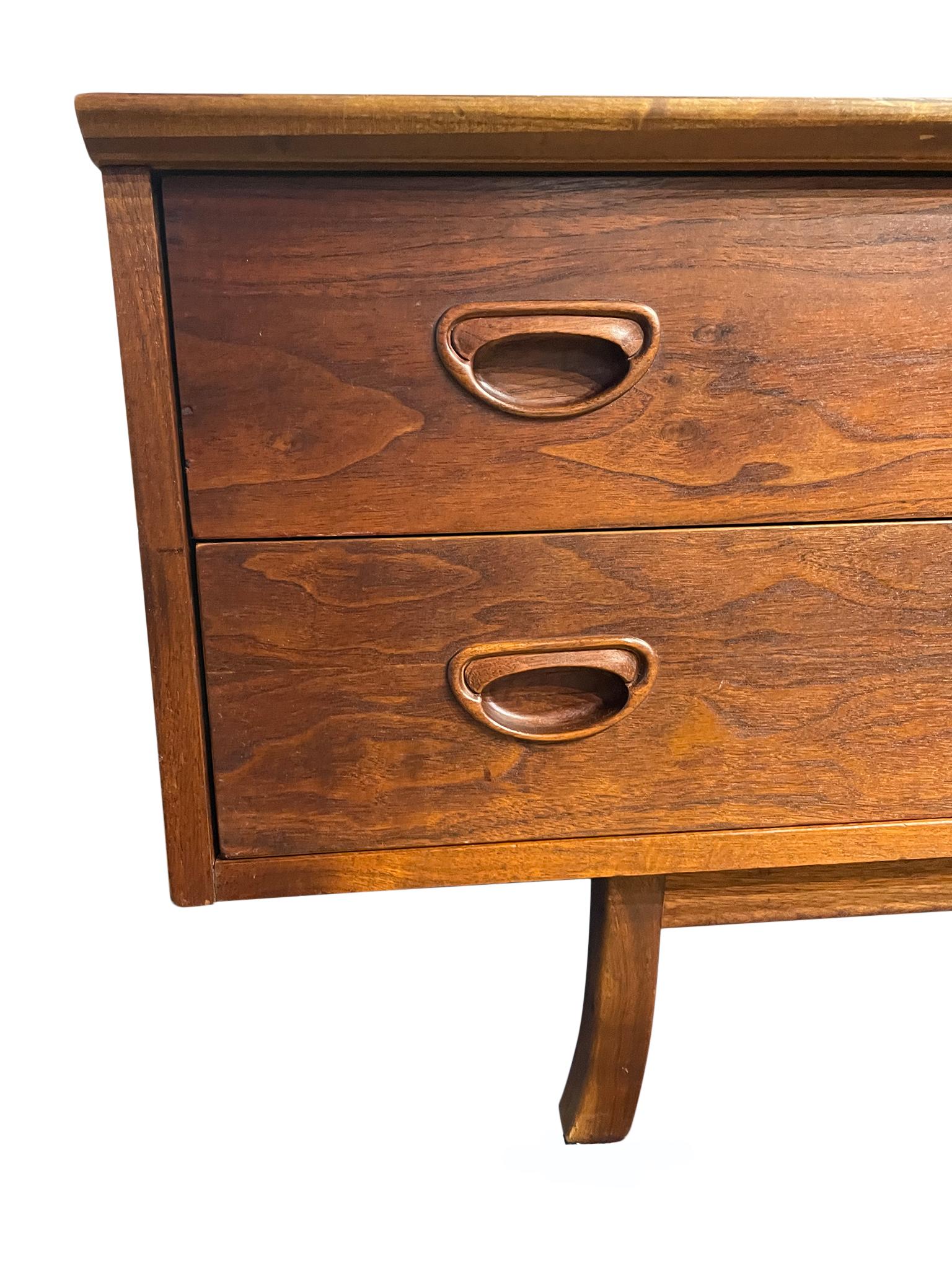 Founders Mid-Century Walnut Low 4 Drawer Dresser Credenza Carved Handles In Good Condition In BROOKLYN, NY