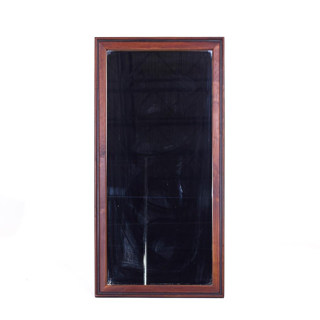 Mid-Century Modern Founders Mid Century Walnut Mirror (Miroir en noyer du milieu du siècle) en vente