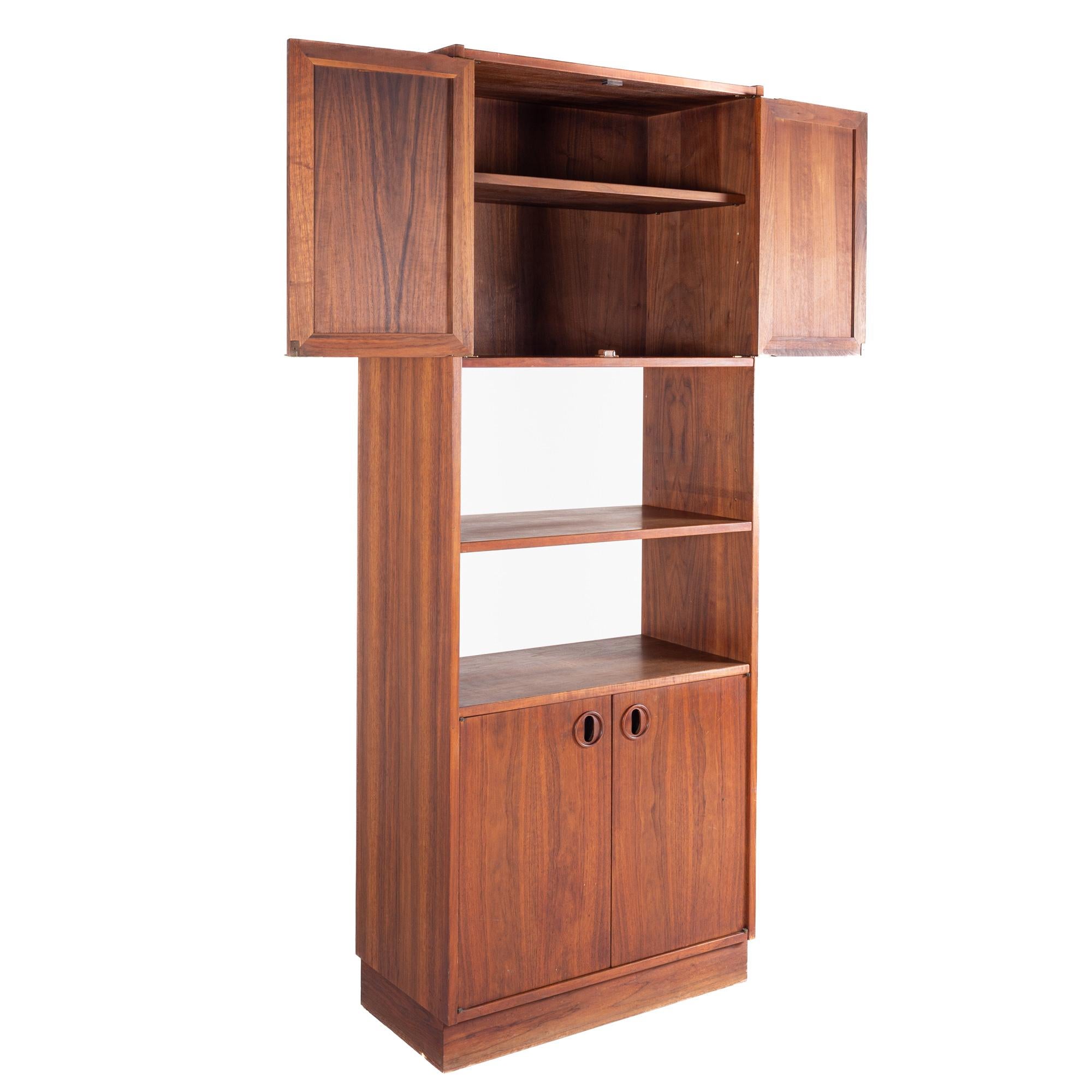 Mid-Century Modern Founders Style Mid Century Walnut and Cane Display Shelf For Sale