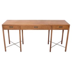 Mesa consola Founders con base en X de nogal y latón Mid Century Modern Refinished
