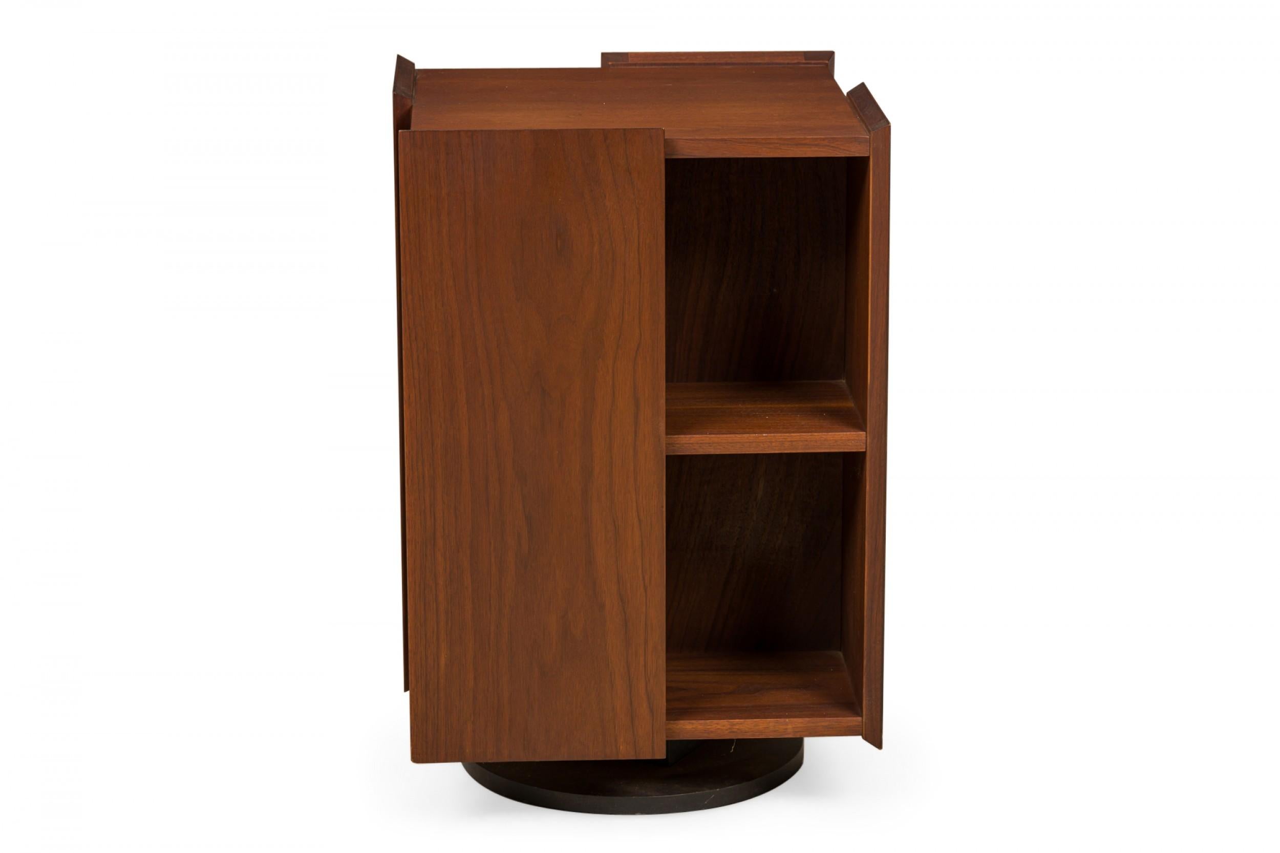 Founders Walnut Lazy Susan Mini Bookcase In Good Condition For Sale In New York, NY