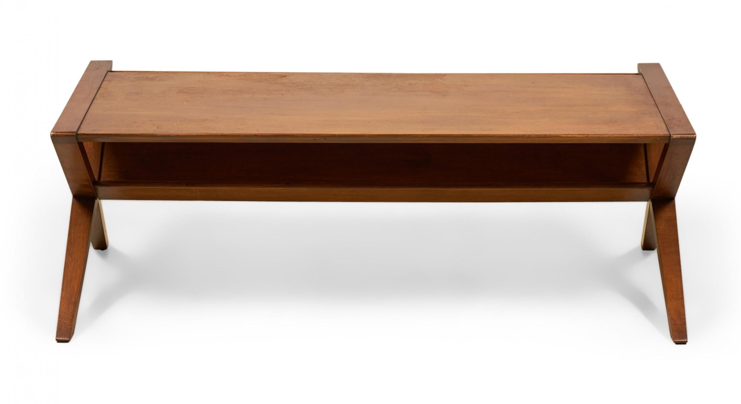 Américain Table basse/table de cocktail Founders à cadre en X avec étagère pour magazines en vente