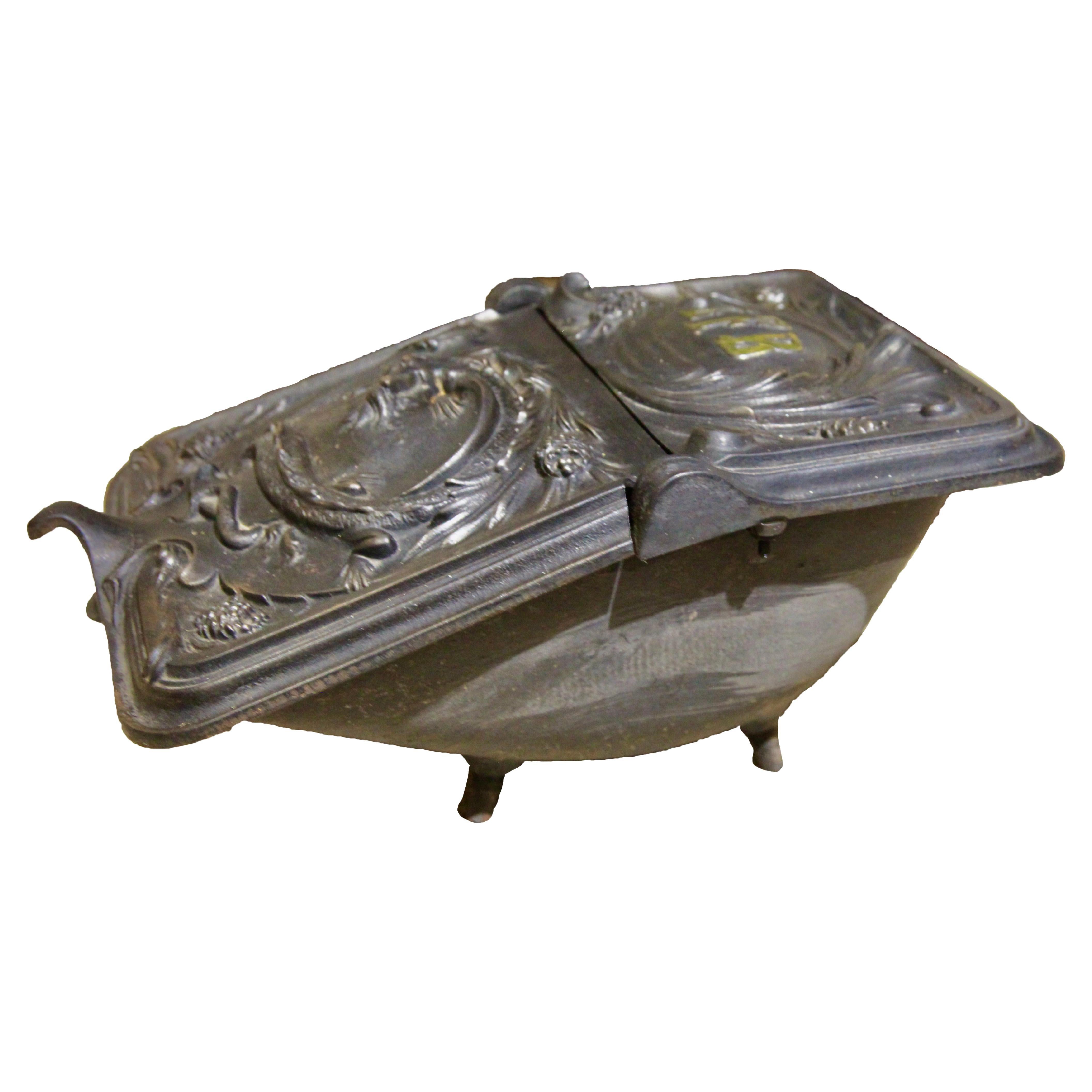 Foundry Foubrux, Coal Scuttle of Cast Iron Décoratif design Haren, Belgium 1900s For Sale