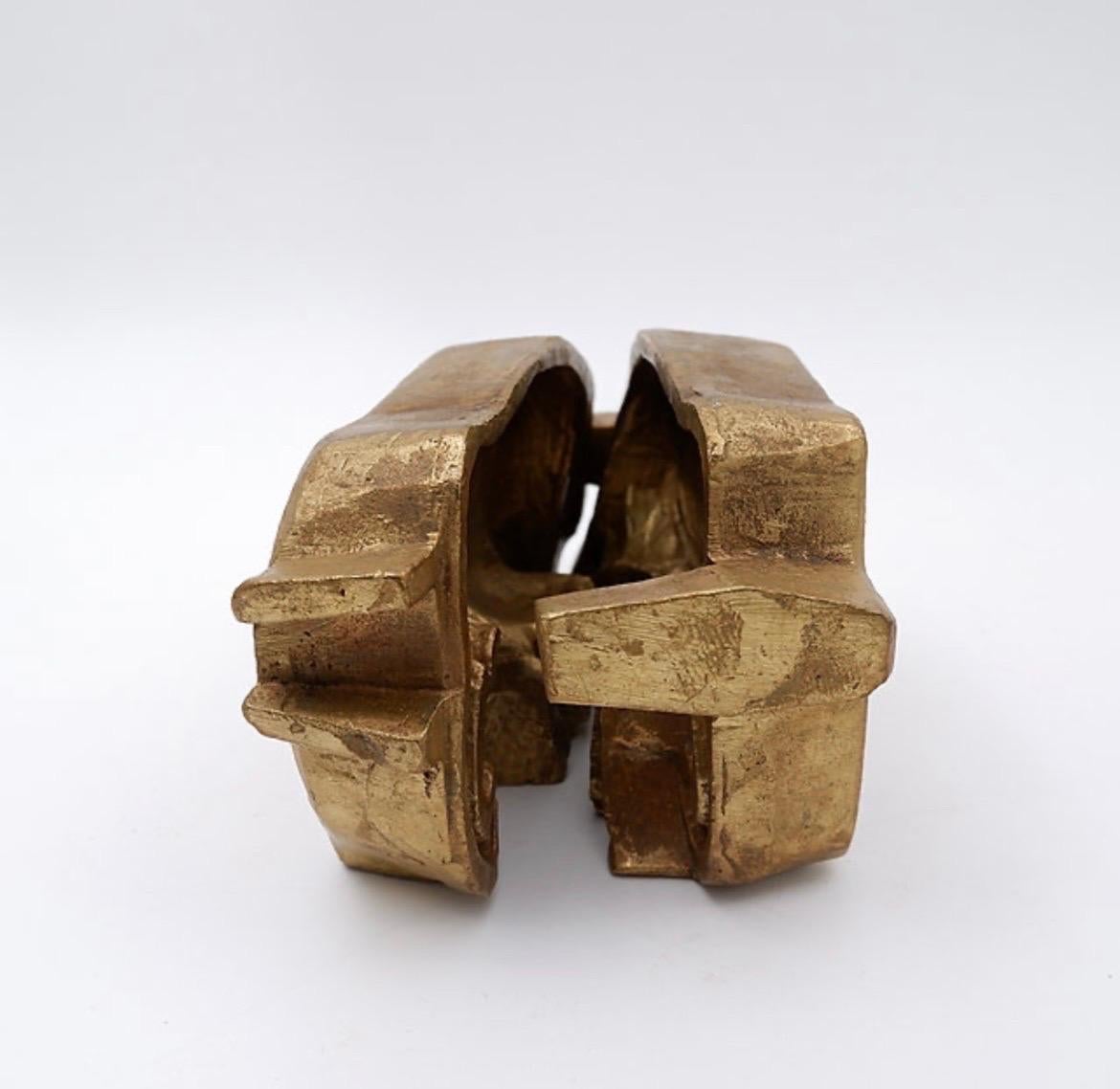 Foundry mold

Wear consistent with age and use

Curiosity cabinet - Collector - Art
Measures : 21cmx12cm H:13cm