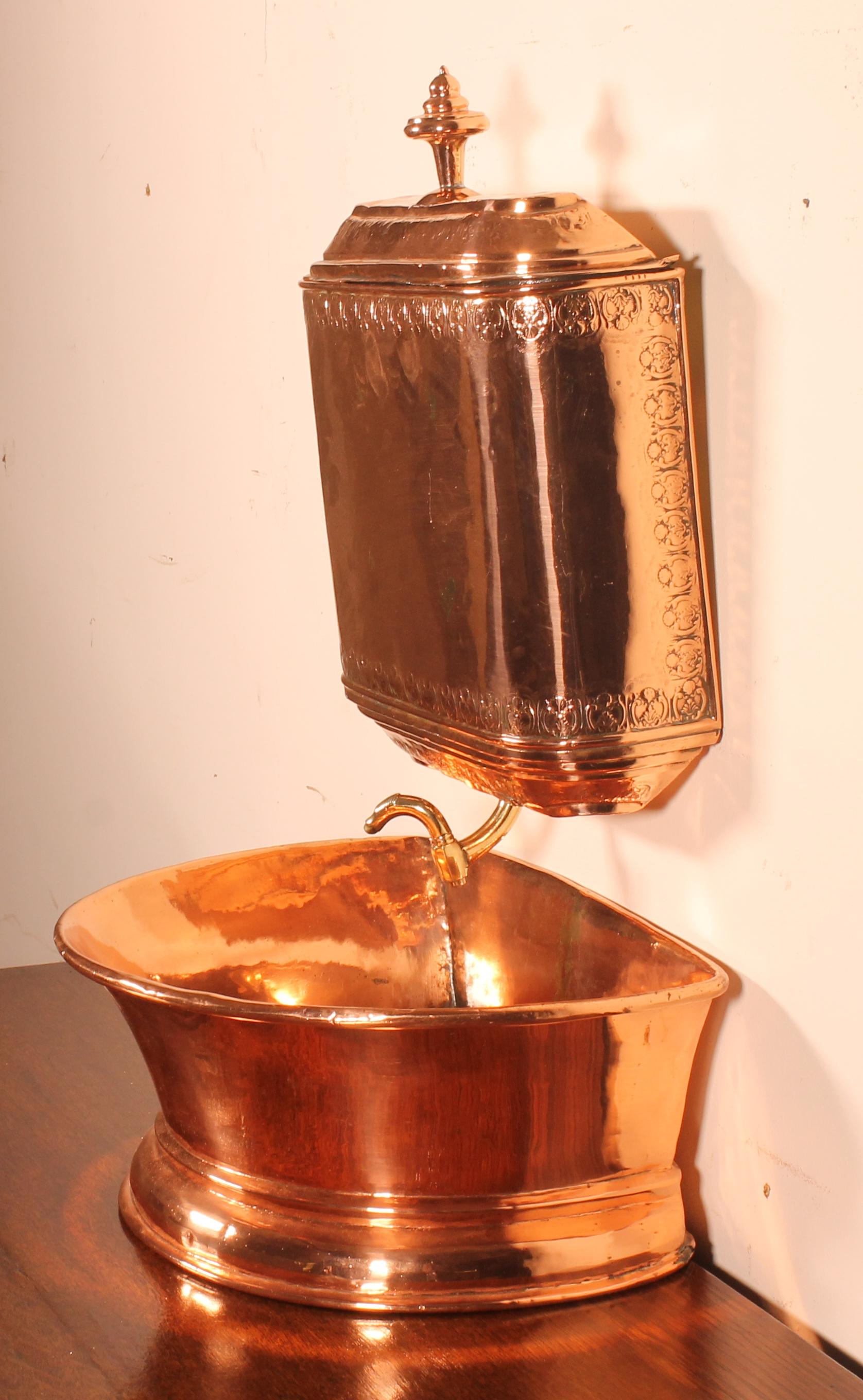 Fountain and Its Copper Basin, 18th Century For Sale 4