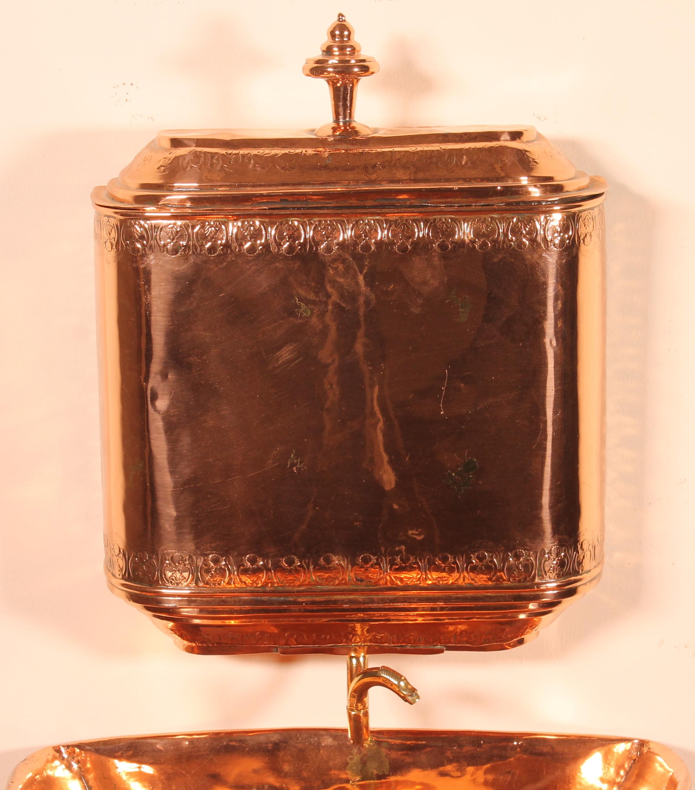 Superb fountain and its 18th century copper basin.
The fountain is in perfect condition and has its top.
It has been repolished and has a superb patina.


