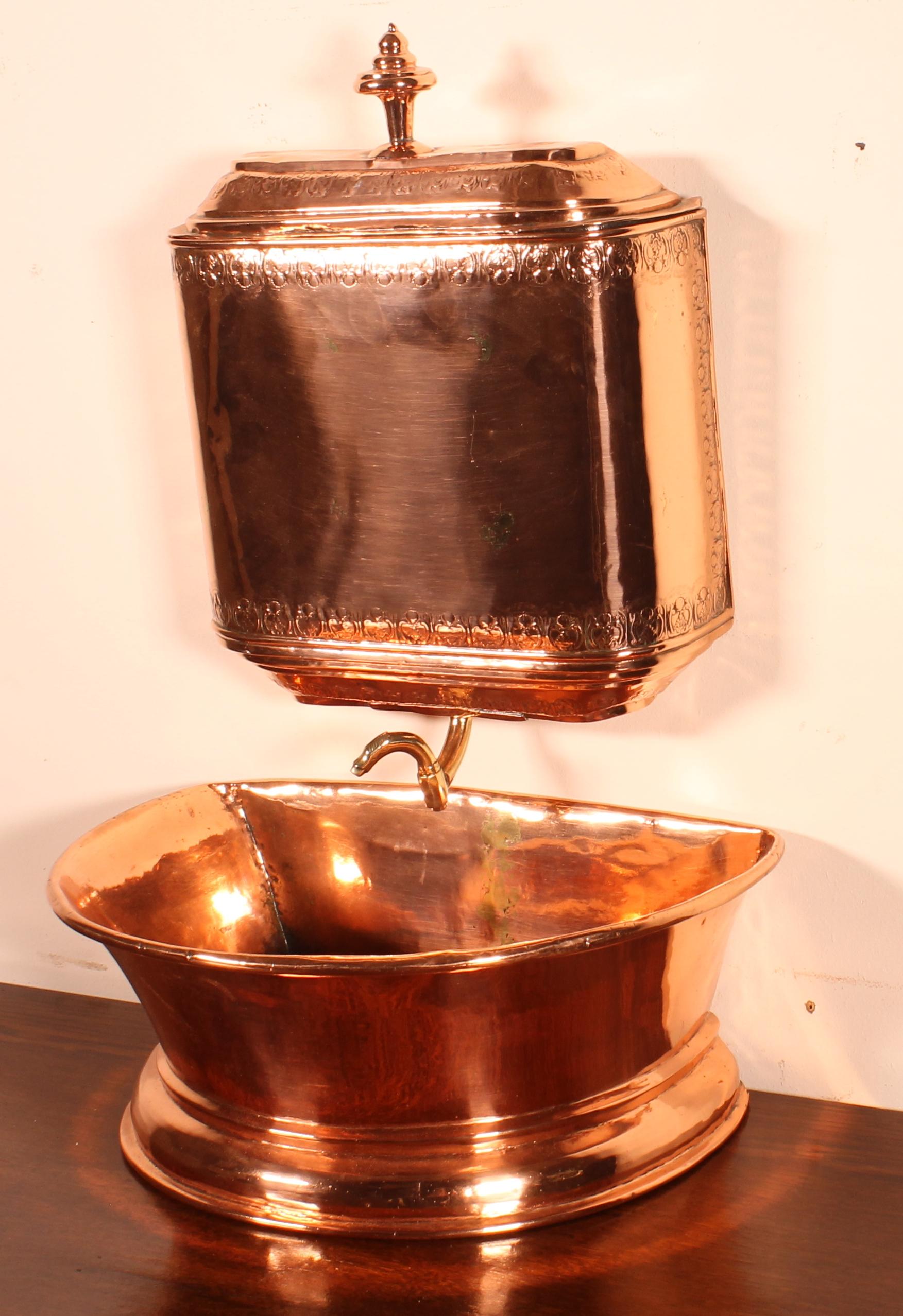 Fountain and Its Copper Basin, 18th Century In Good Condition For Sale In Brussels, Brussels