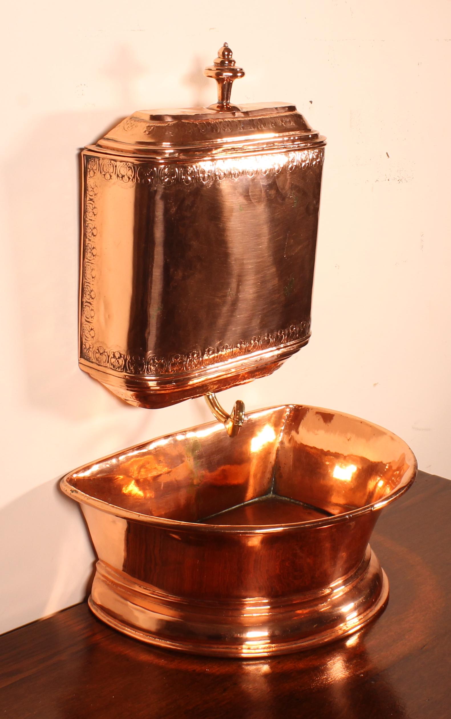 Fountain and Its Copper Basin, 18th Century For Sale 1