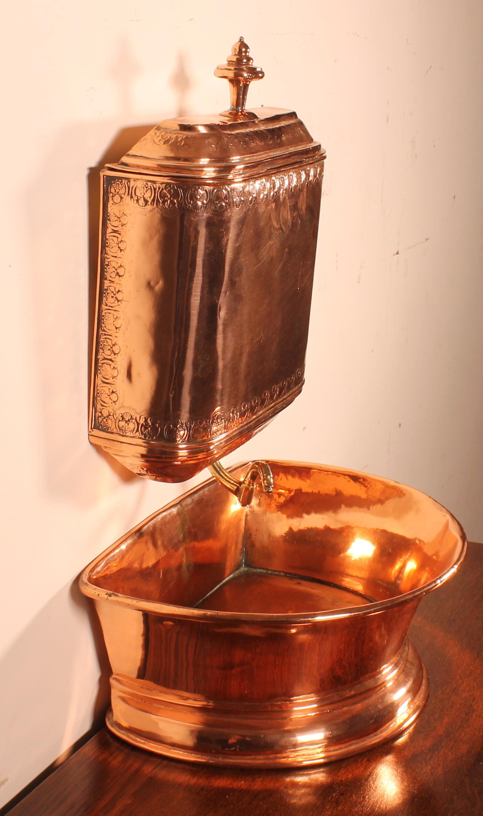 Fountain and Its Copper Basin, 18th Century For Sale 2