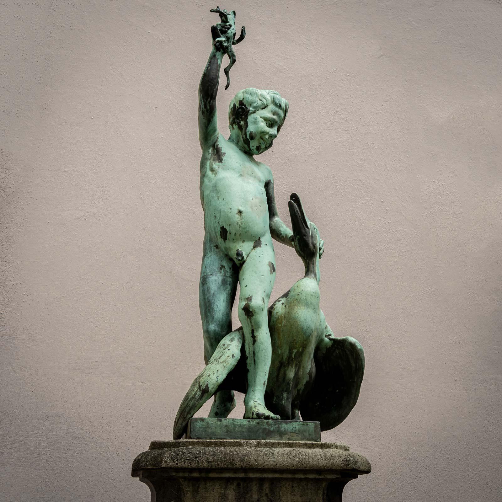 Testa di fontana di ragazzo con rana e oca, XIX secolo in vendita 5