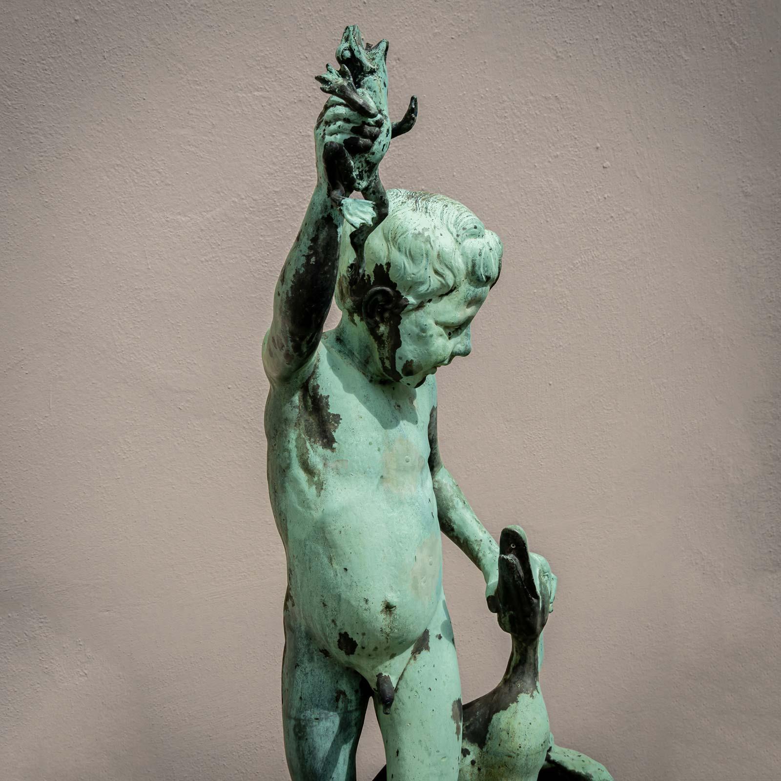 Testa di fontana di ragazzo con rana e oca, XIX secolo in vendita 7