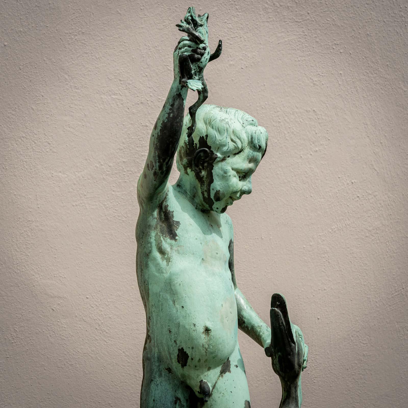 Testa di fontana di ragazzo con rana e oca, XIX secolo in vendita 1