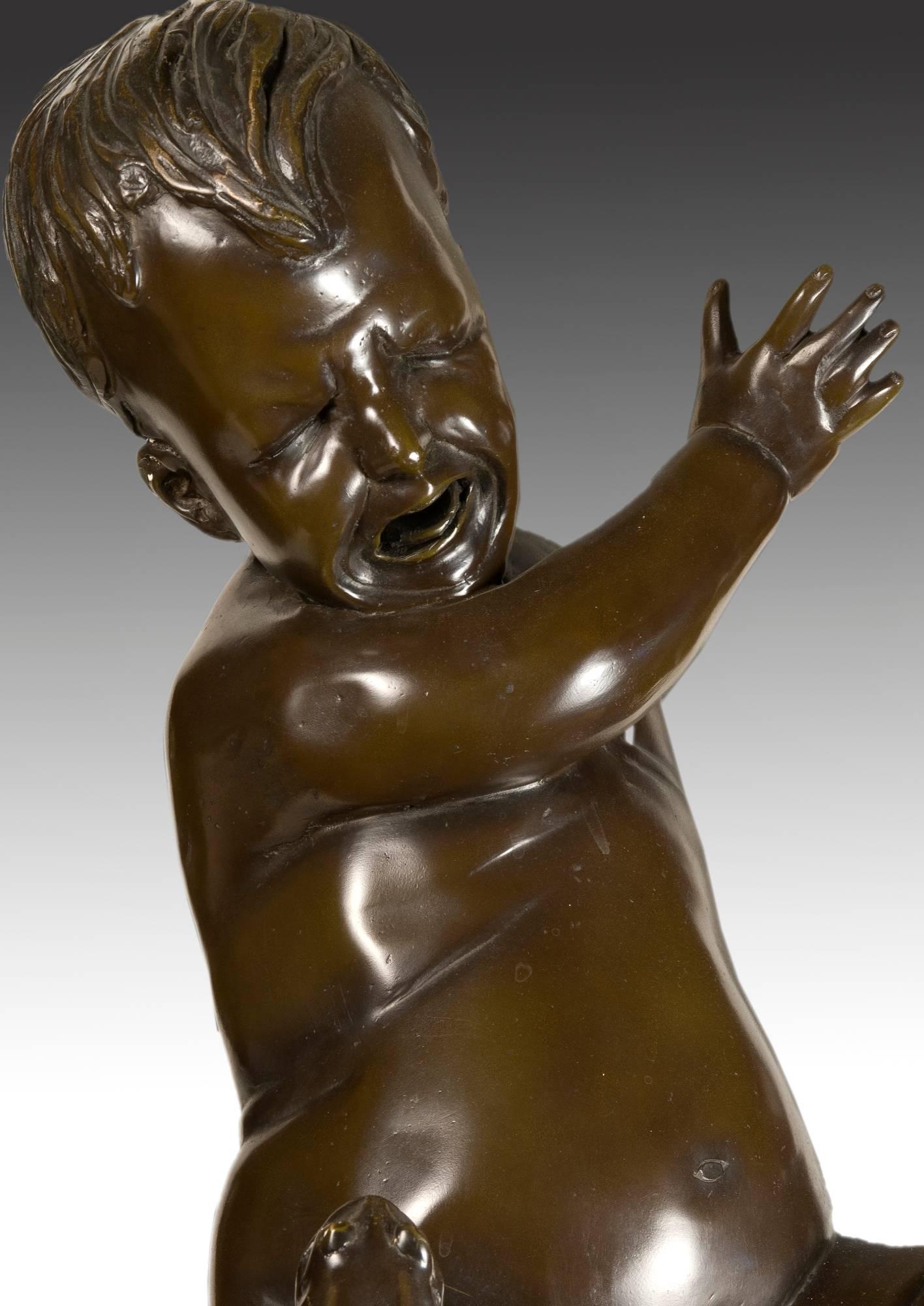 La figura ha una grande espressività, il volto del bambino riflette panico e angoscia ed è in scorcio come se volesse allontanarsi dall'animale. Il pezzo è sostenuto da una base circolare in marmo.
- Dimensioni: 31x61x60 cm.
Acquirenti