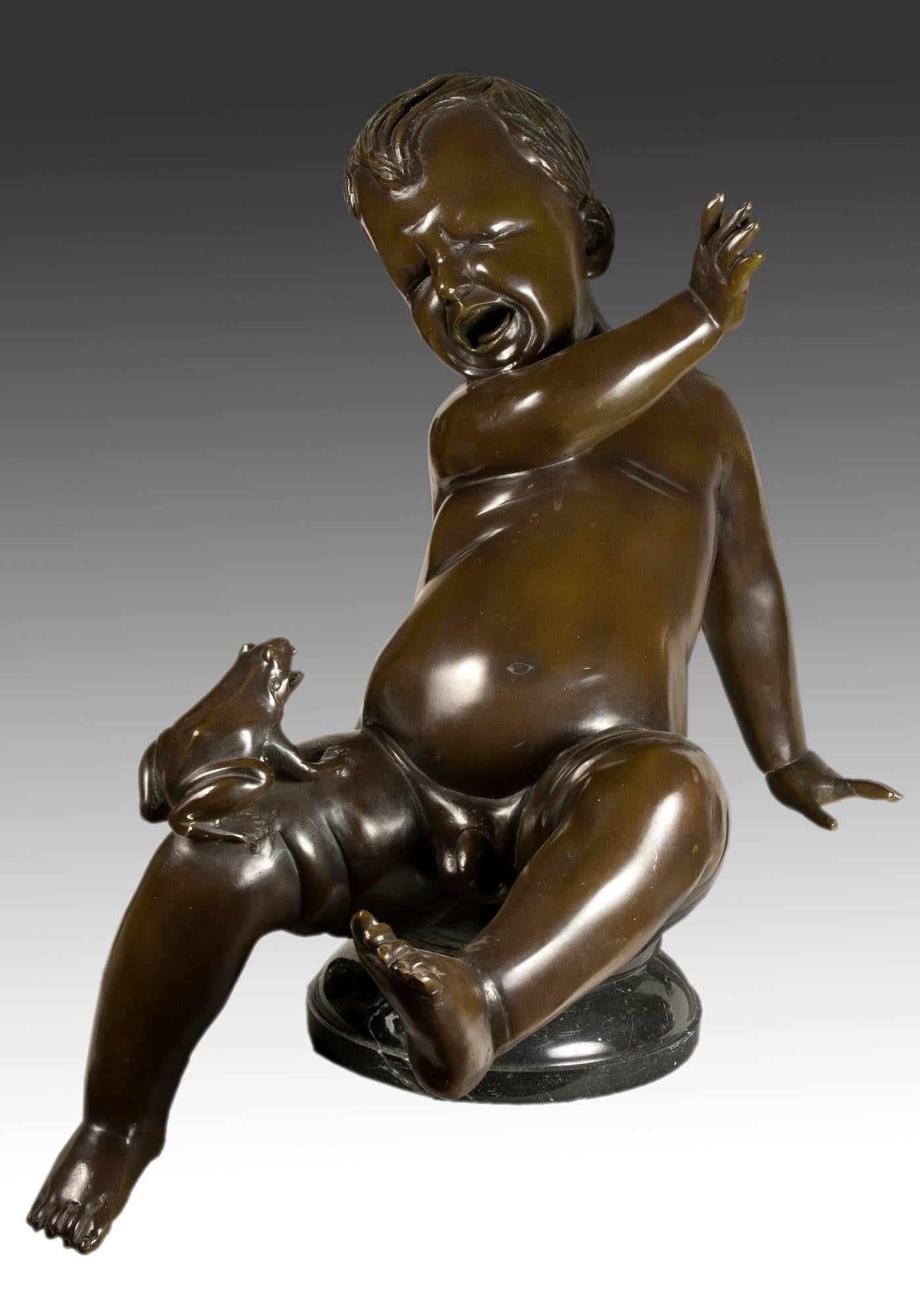 Moderne Fontaine en bronze. « Crying Boy » 20ème siècle en vente