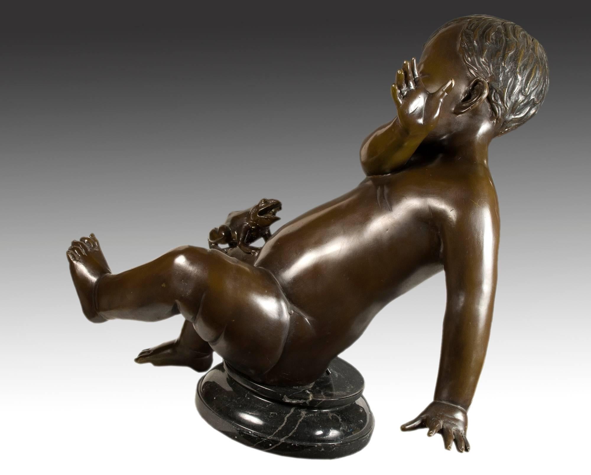 Européen Fontaine en bronze. « Crying Boy » 20ème siècle en vente