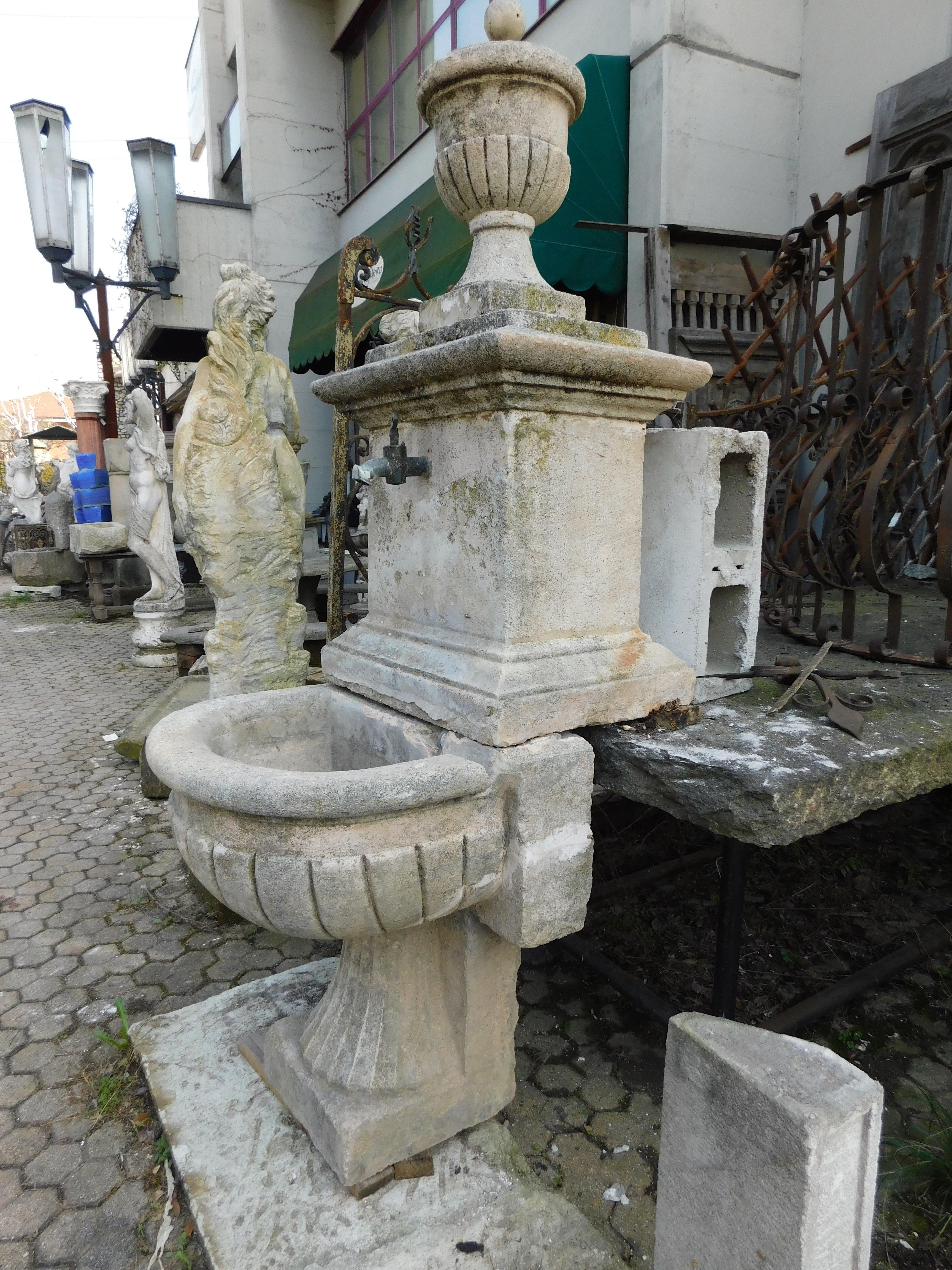 Fountain in gray stone, with spout and applied to the wall, Italy In Good Condition For Sale In Cuneo, Italy (CN)