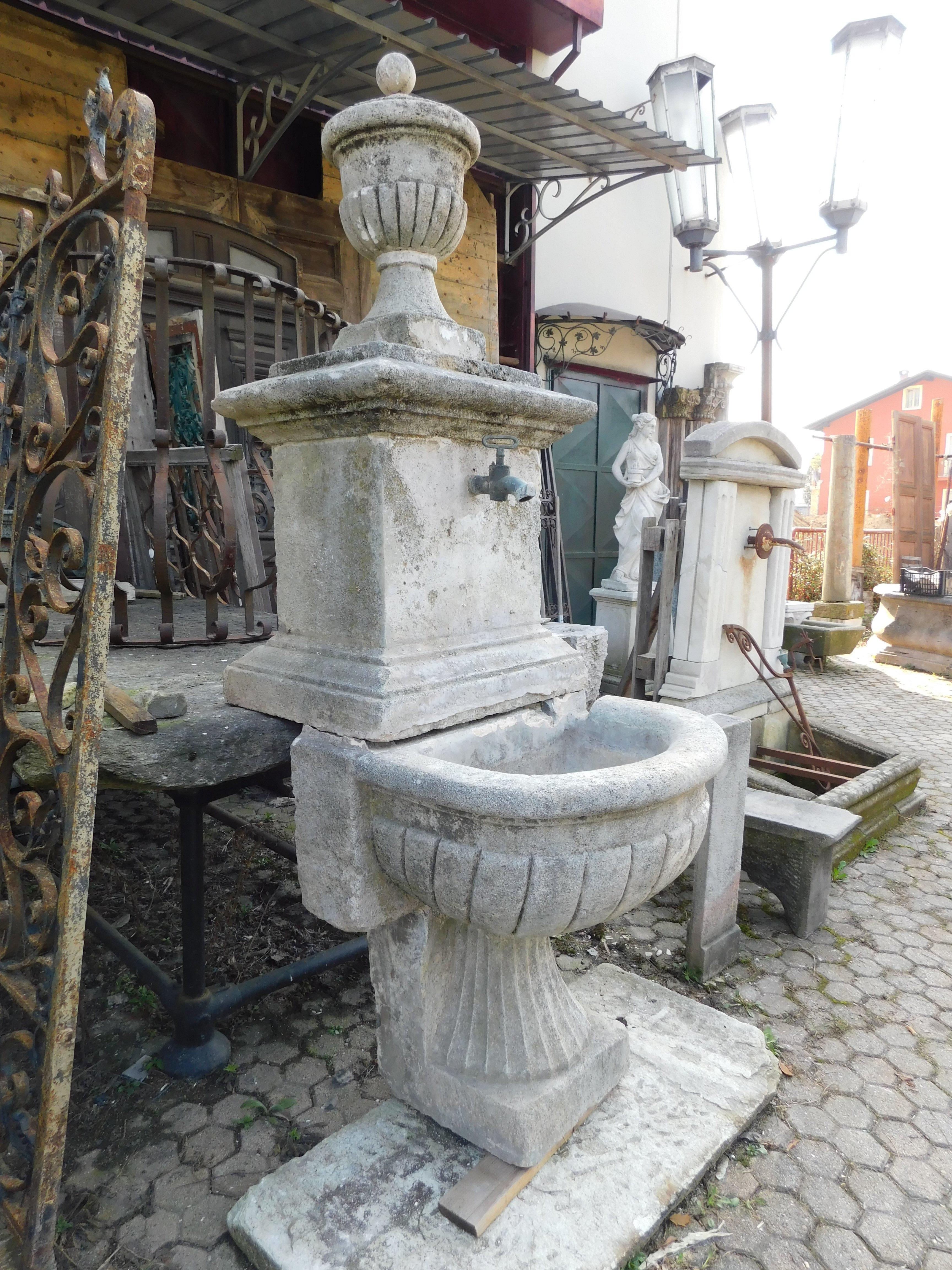 Fountain in gray stone, with spout and applied to the wall, Italy For Sale 1