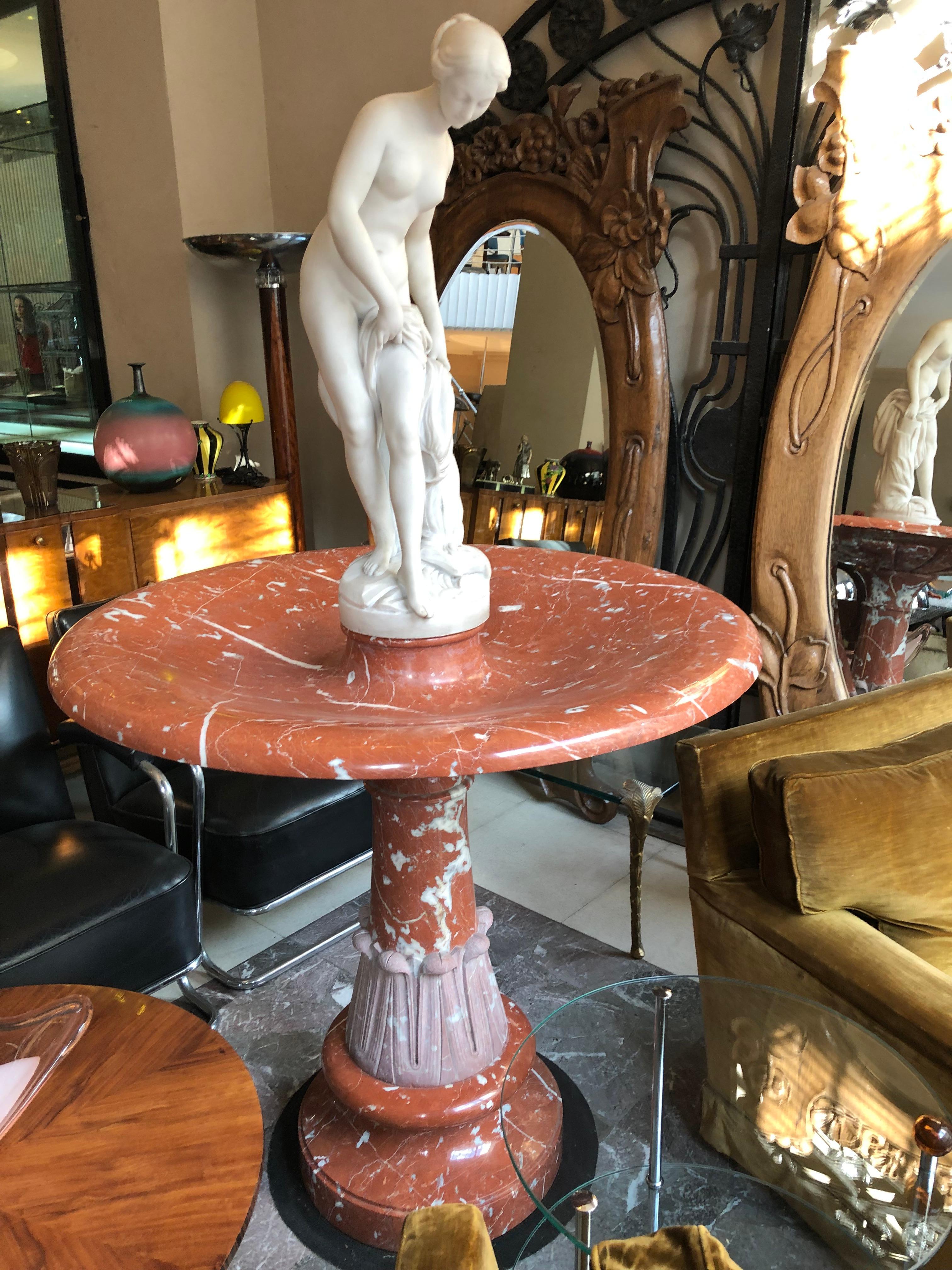 Fountain in Marble, Year: 1920, France For Sale 9