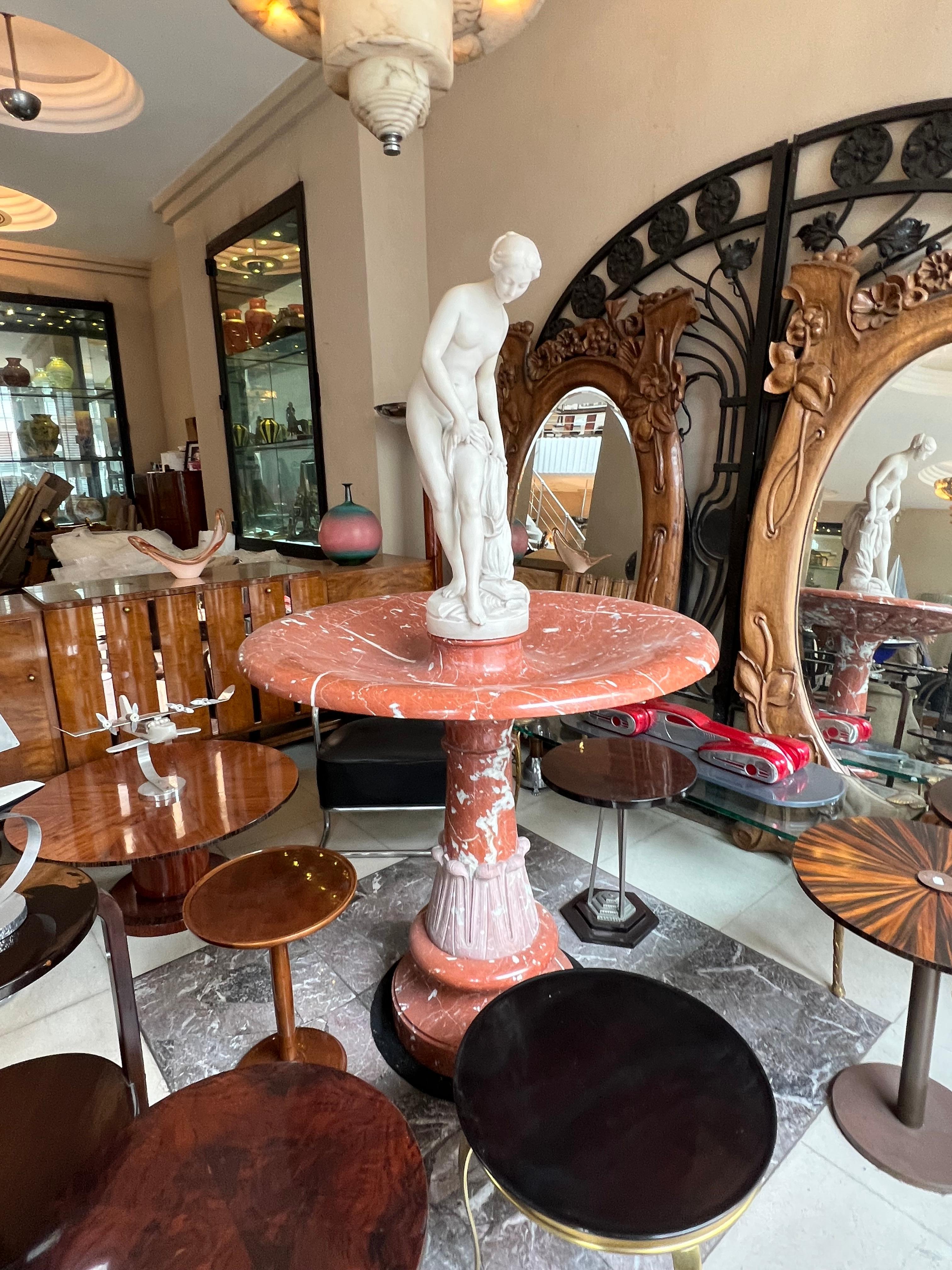 Fountain: Marble Roso Verona
Rosso Francia marble, also known as Rouge incarnat or Languedoc, is a historical French marble used since the 19th century for churches and noble palaces. Rosso France is a high-quality material, bright red in color,