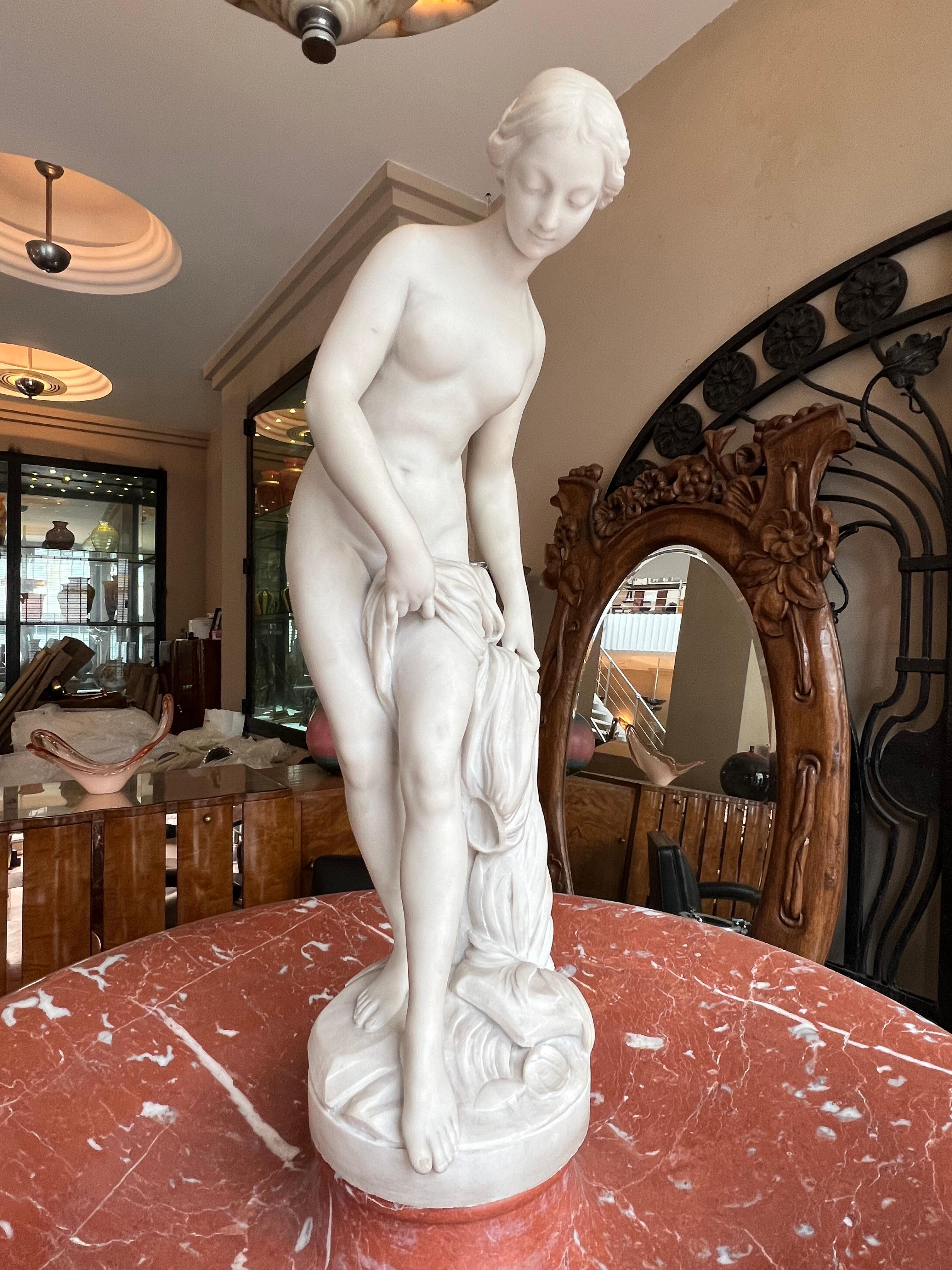 Italian Fountain in Marble, Year: 1920, France For Sale