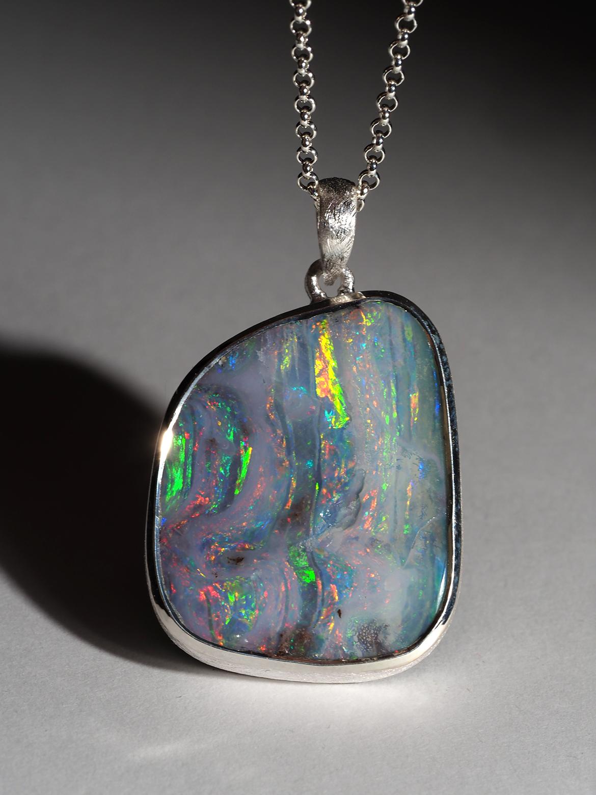 Fountain of life Large Boulder Opal Silver necklace fine quality australian gem In New Condition For Sale In Berlin, DE