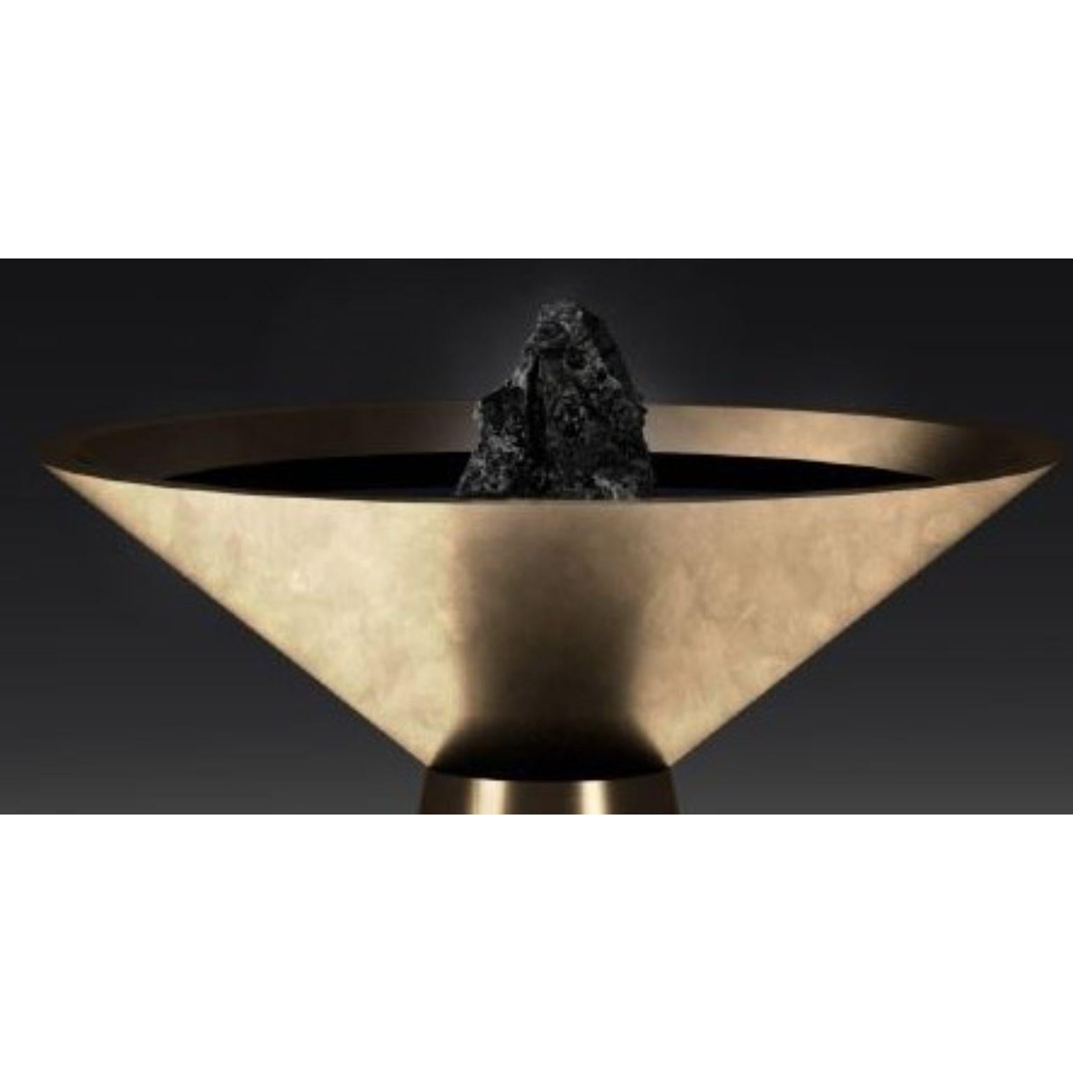 Postmoderno Fontana contemporanea in ottone patinato con Noir Belge nero di Pierre De Valck in vendita