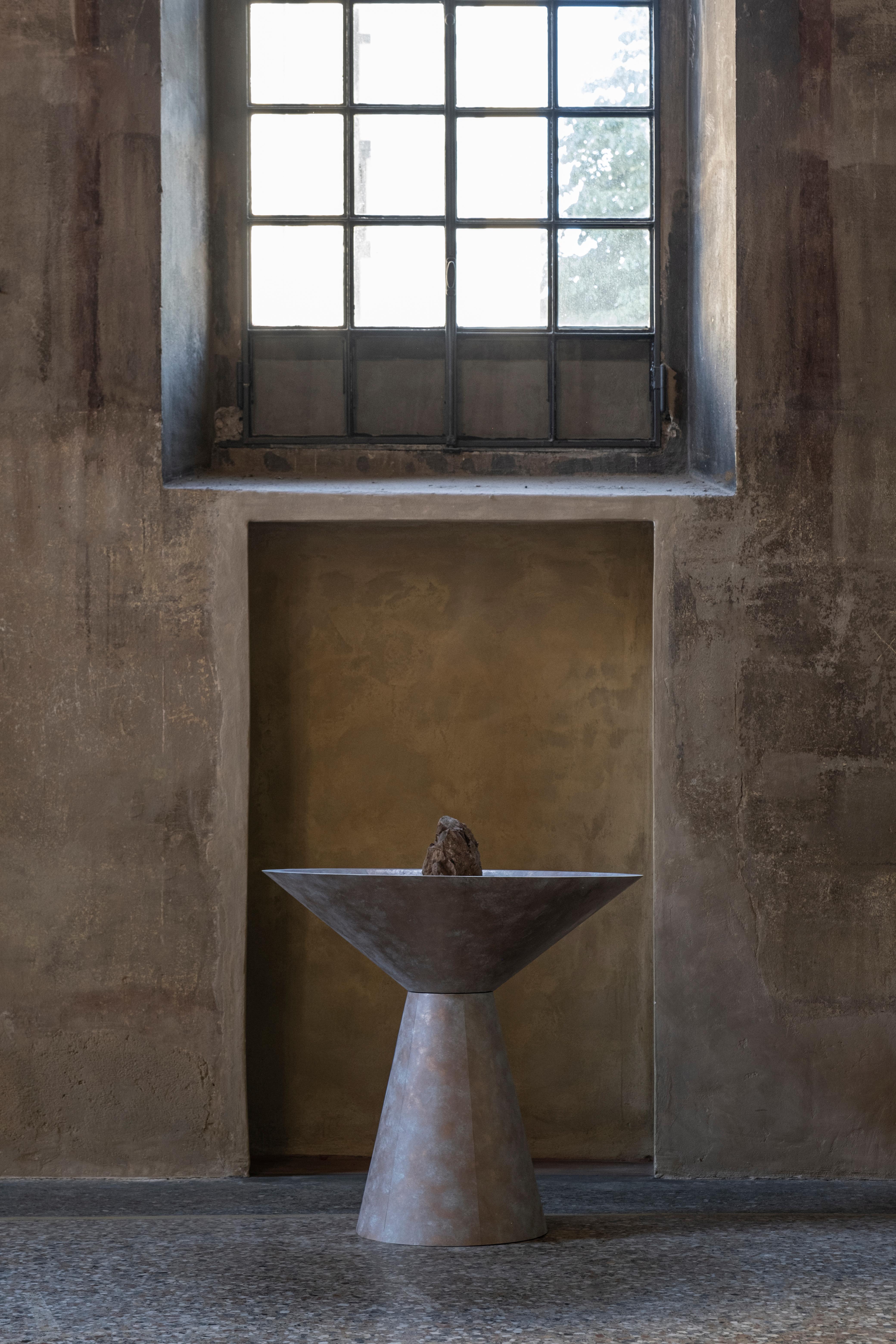 Belga Fontana in bronzo patinato con legno colorato simile alla pietra di Pierre De Valck in vendita