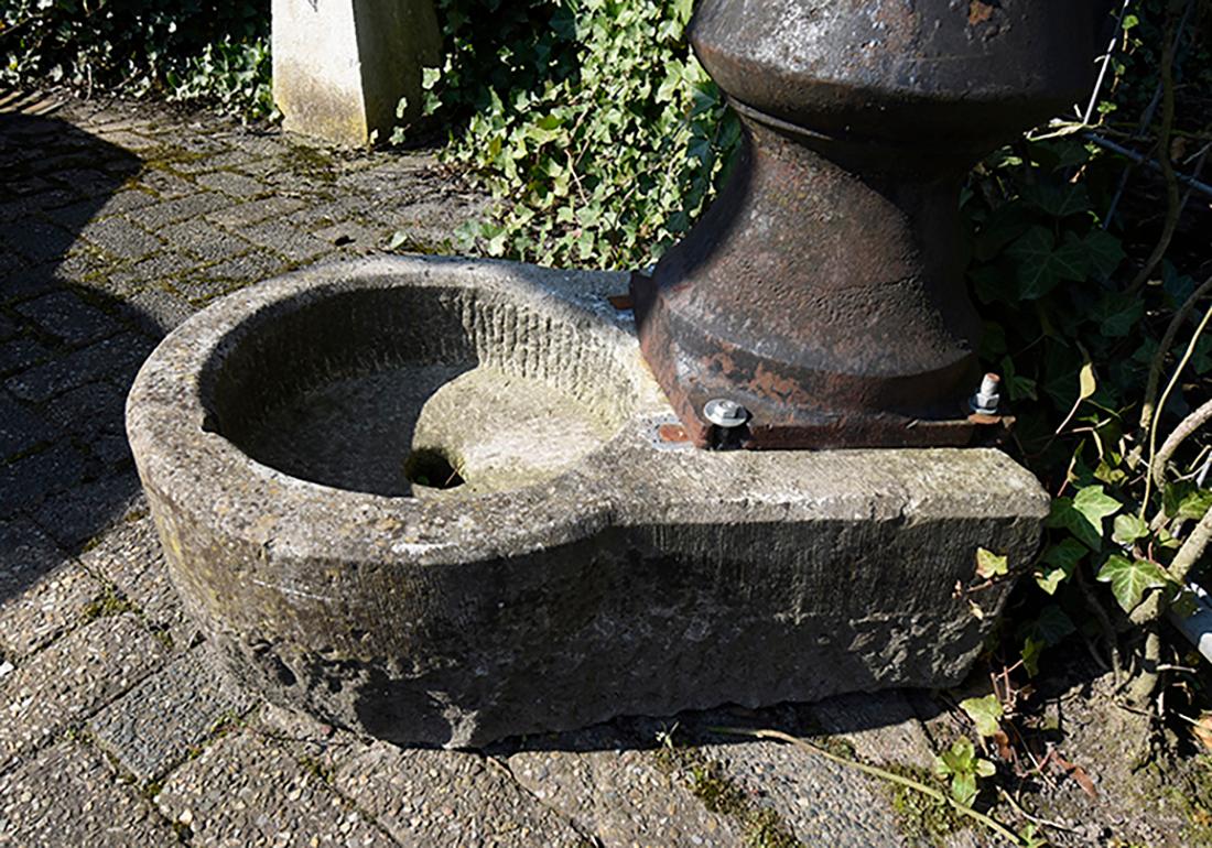 Fountain with Stone Sink 19th Century In Good Condition In Udenhout, NL