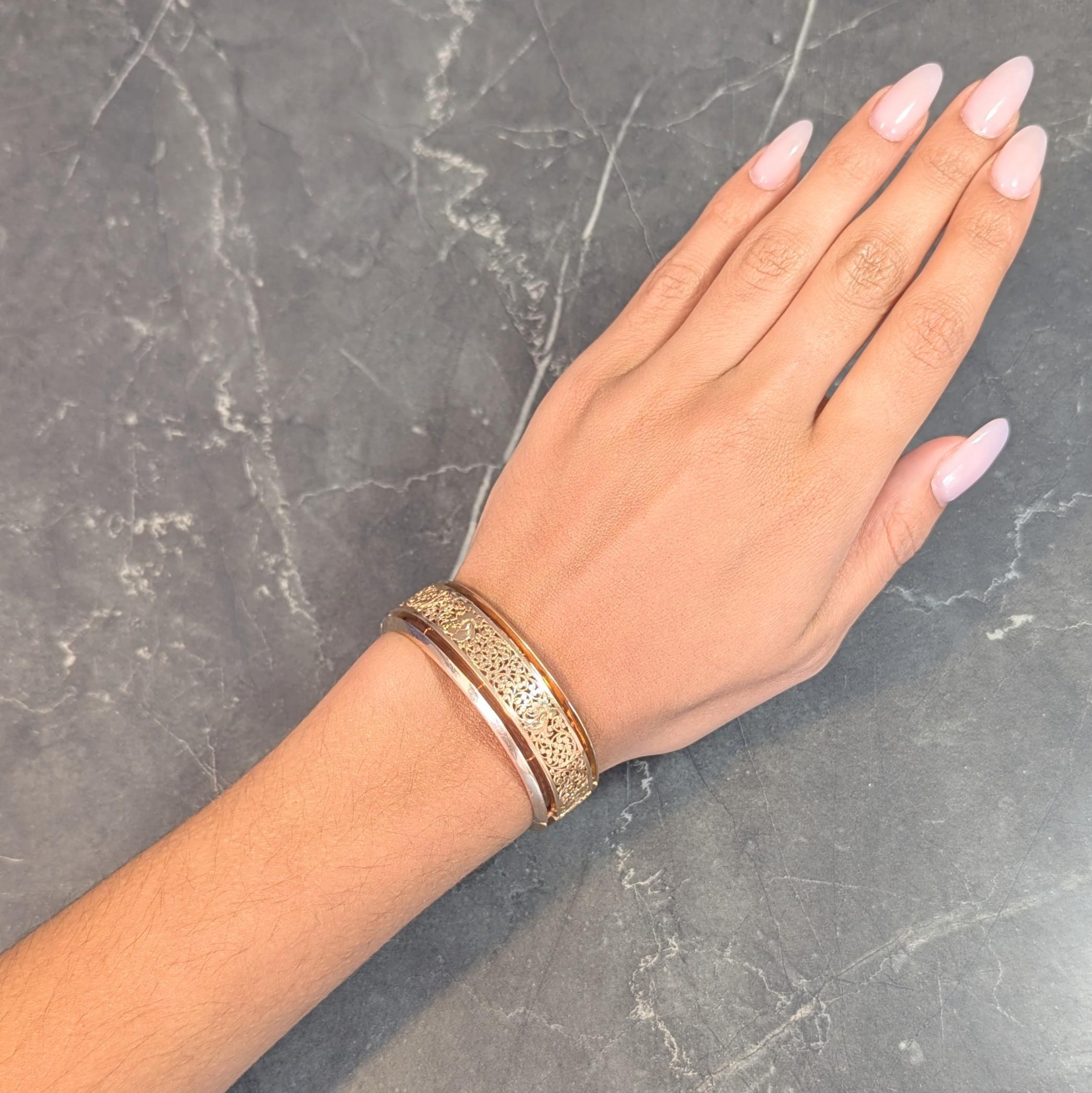 Fouquet-Gueudet French Art Nouveau 18 Karat Gold Antique Floral Bangle Bracelet In Excellent Condition In Philadelphia, PA