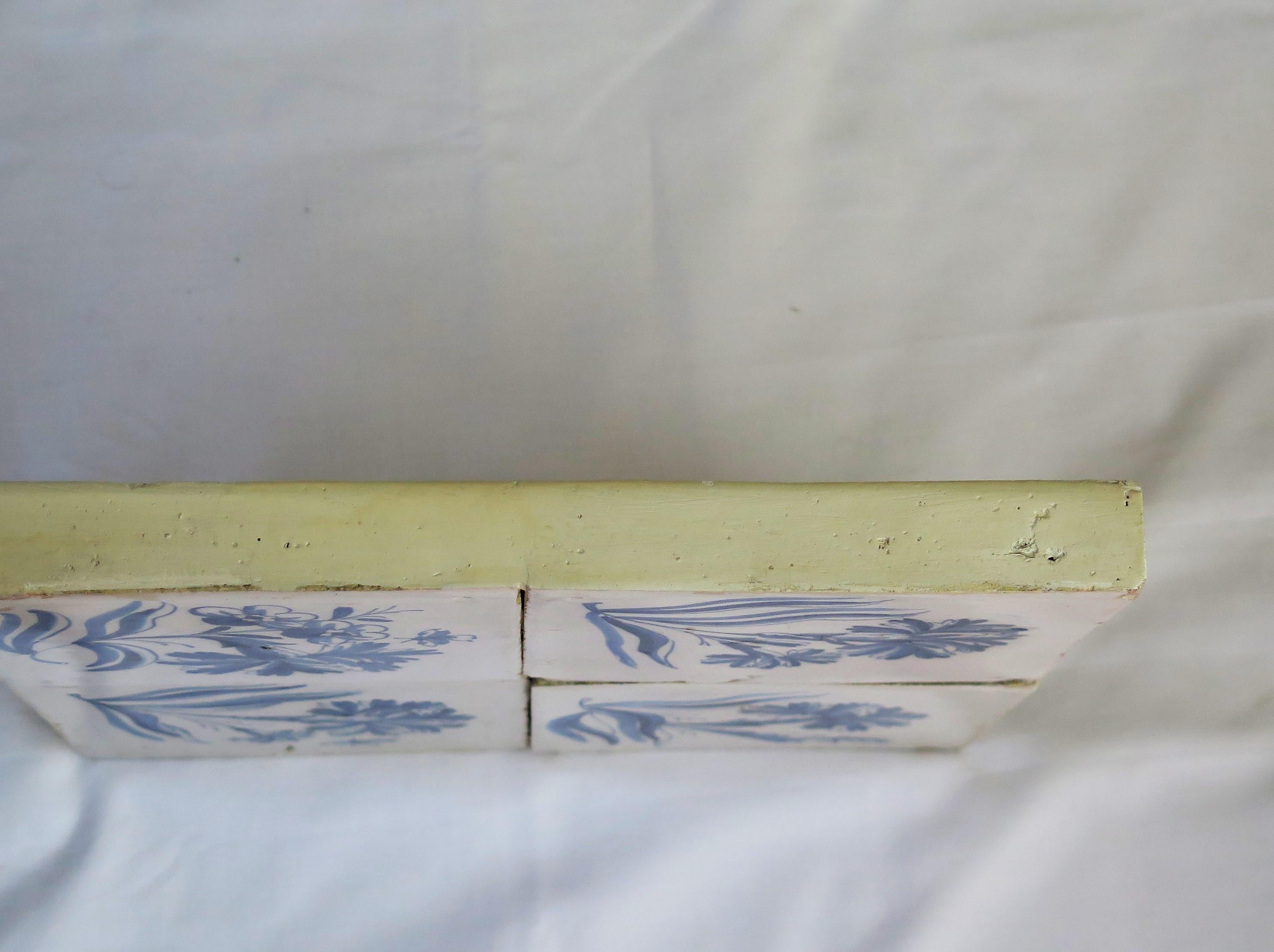 QUATRE carreaux de faïence murale bleus et blancs de Delft du 17e siècle sur cadre, ensemble 2, Pays-Bas en vente 7
