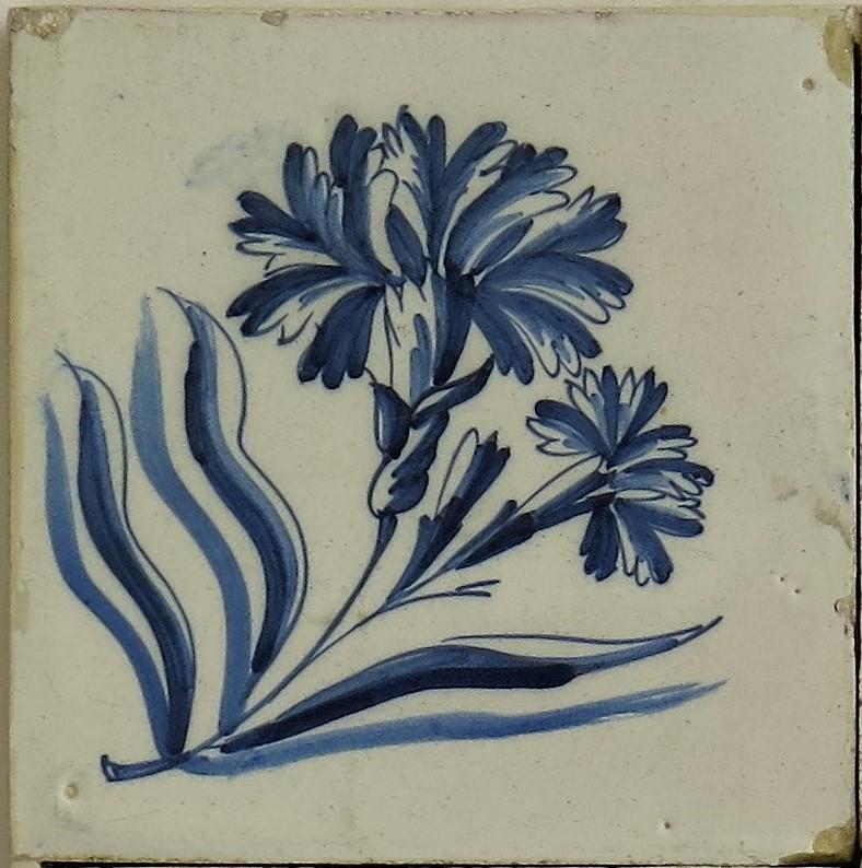 Peint à la main QUATRE carreaux de faïence murale bleus et blancs de Delft du 17e siècle sur cadre, ensemble 2, Pays-Bas en vente