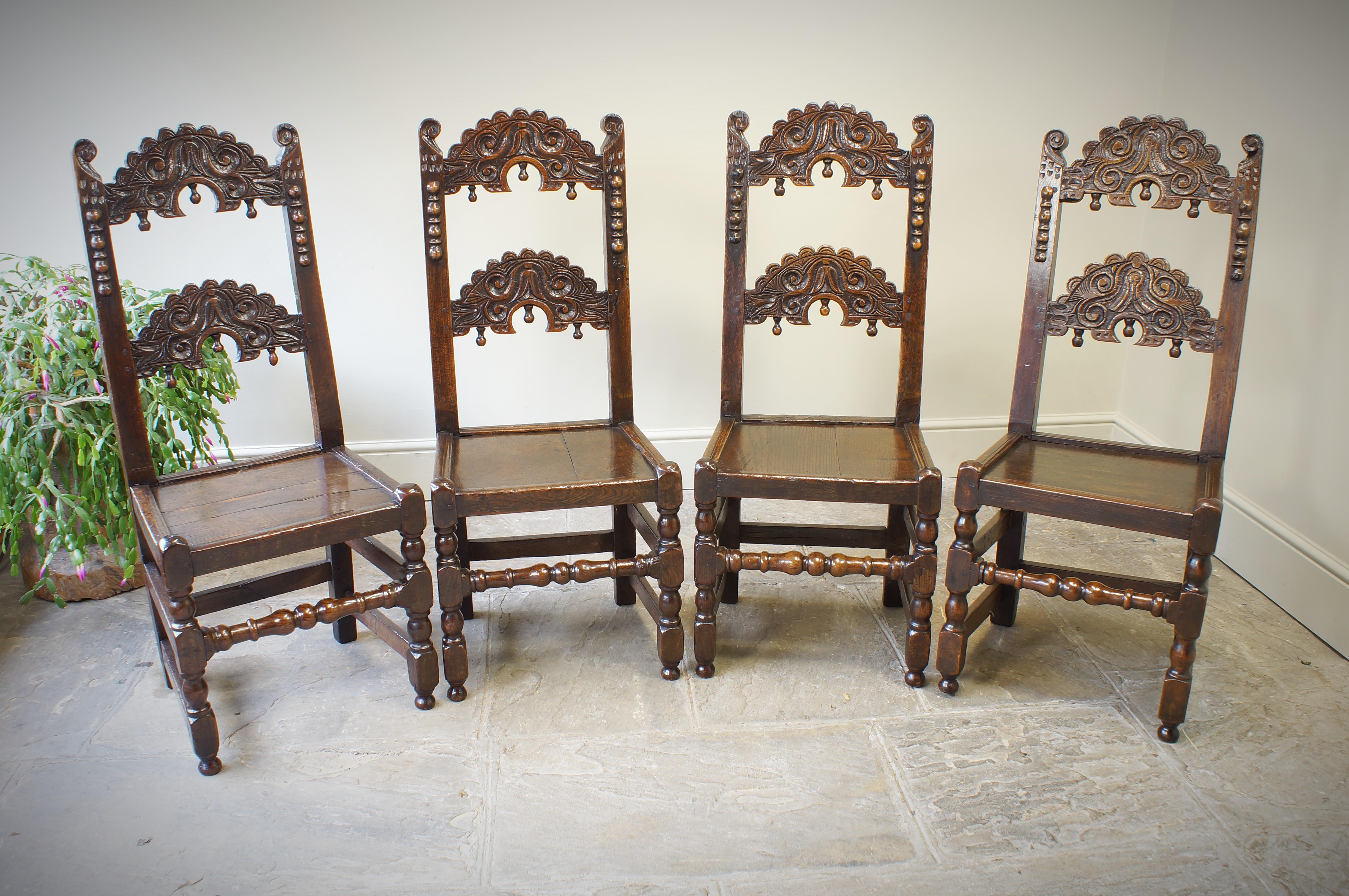 Quatre chaises et poufs Yorkshire du 17e siècle. en vente 4