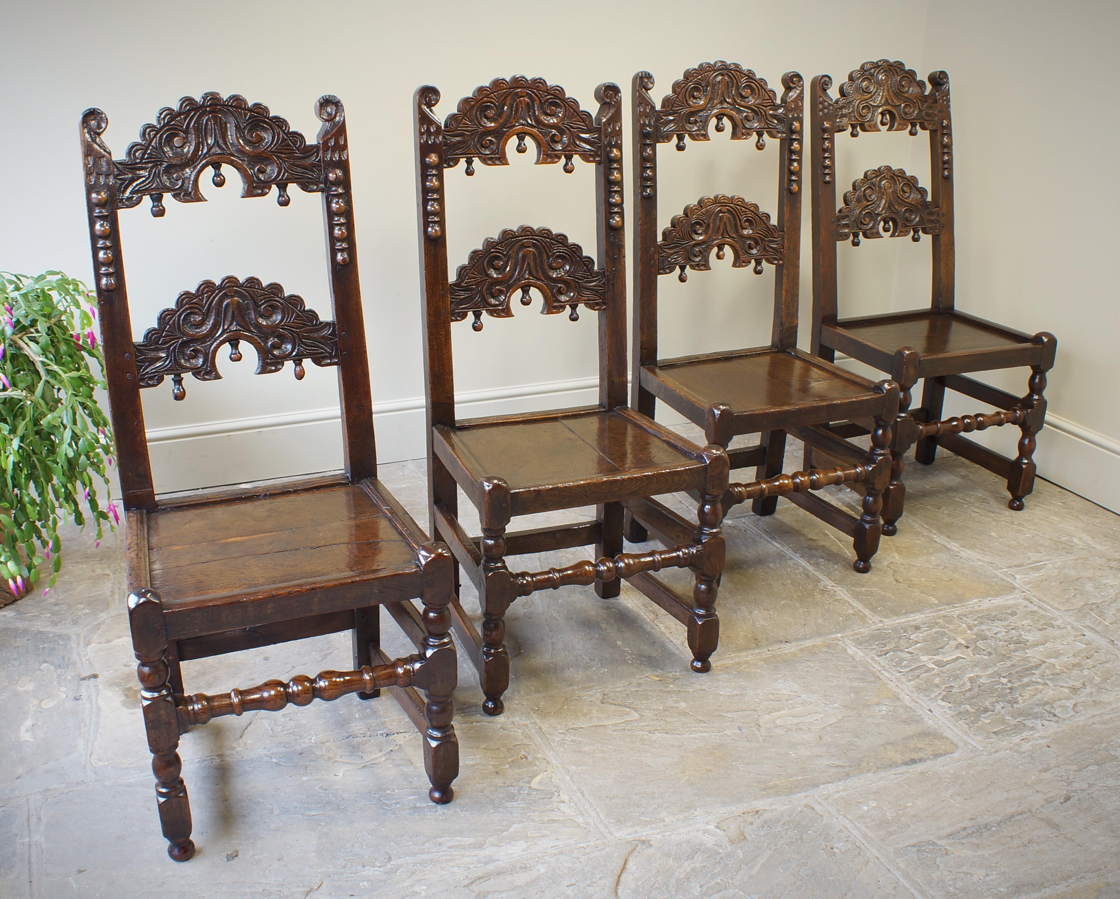 Quatre chaises et poufs Yorkshire du 17e siècle. en vente 5