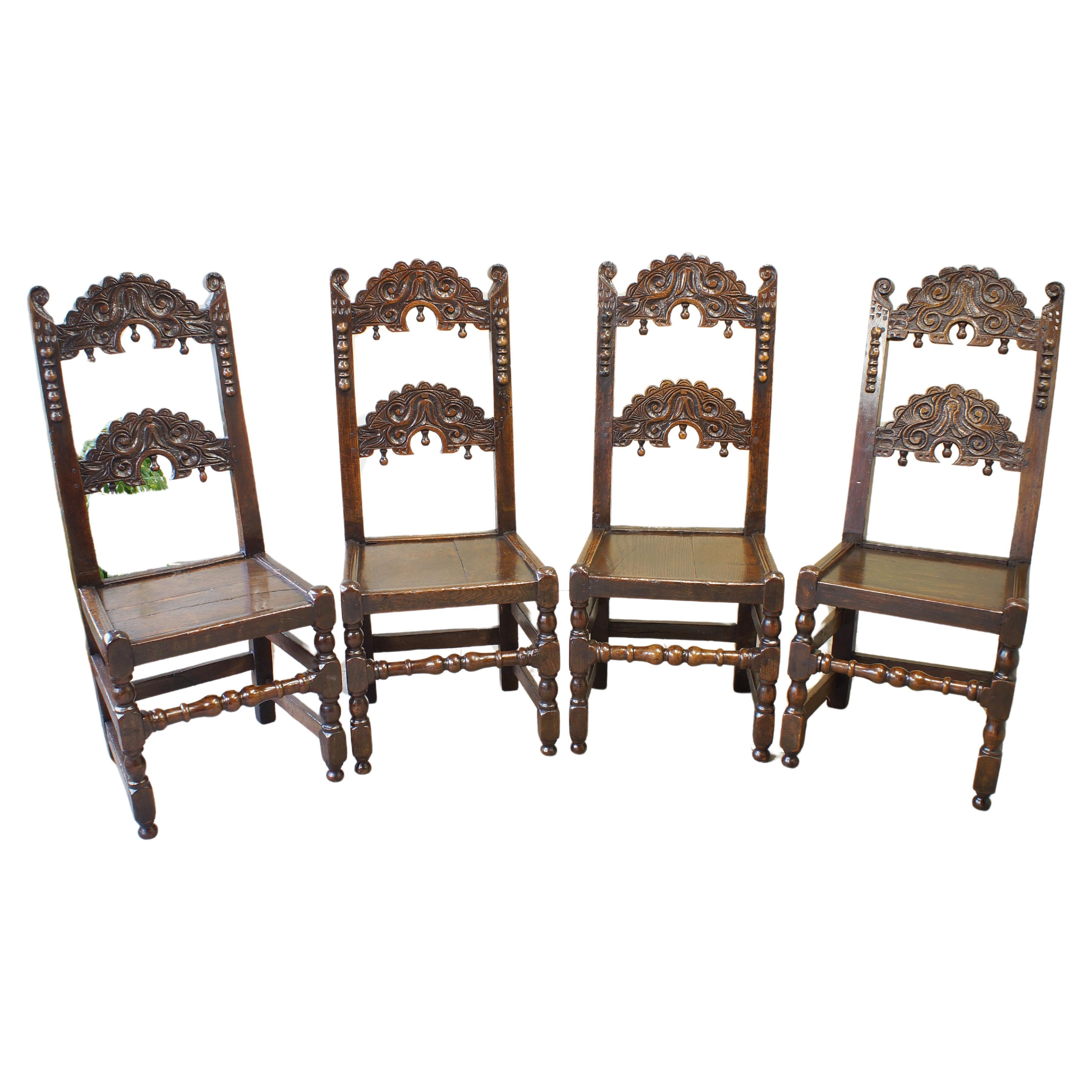 Quatre chaises et poufs Yorkshire du 17e siècle. en vente