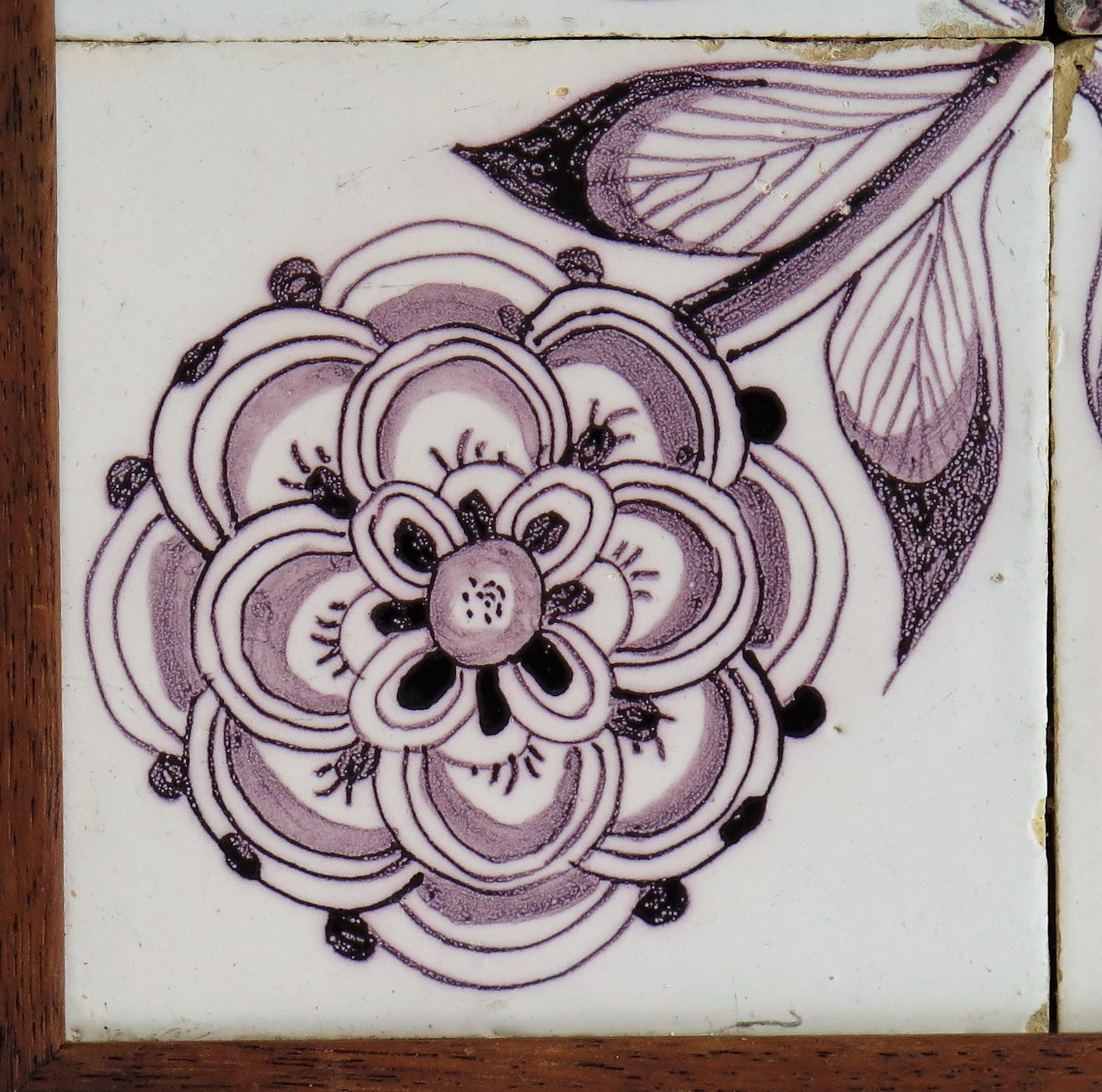 Vier gerahmte Keramikfliesen aus dem 18. Jahrhundert Delft Friesische Rose Mangan, um 1760 im Zustand „Relativ gut“ im Angebot in Lincoln, Lincolnshire