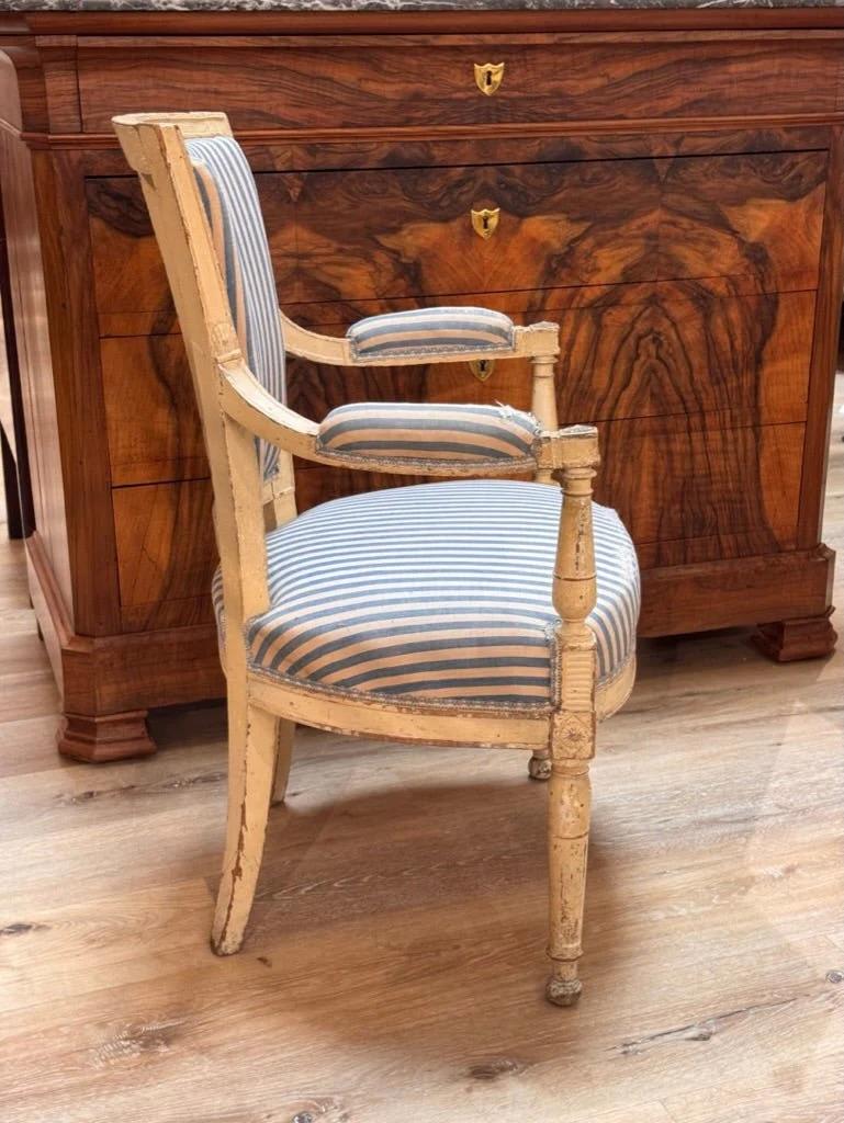 Français Quatre fauteuils de style Louis XVI - Directoire du XVIIIe siècle en vente