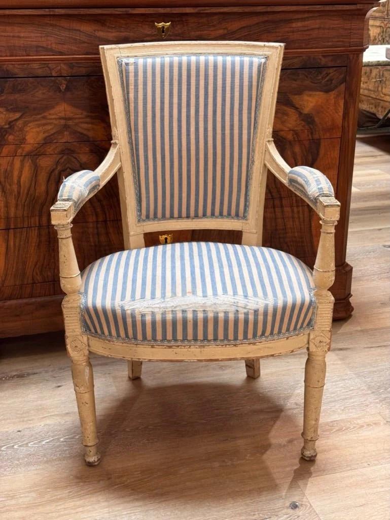 Quatre fauteuils de style Louis XVI - Directoire du XVIIIe siècle Bon état - En vente à Charlottesville, VA