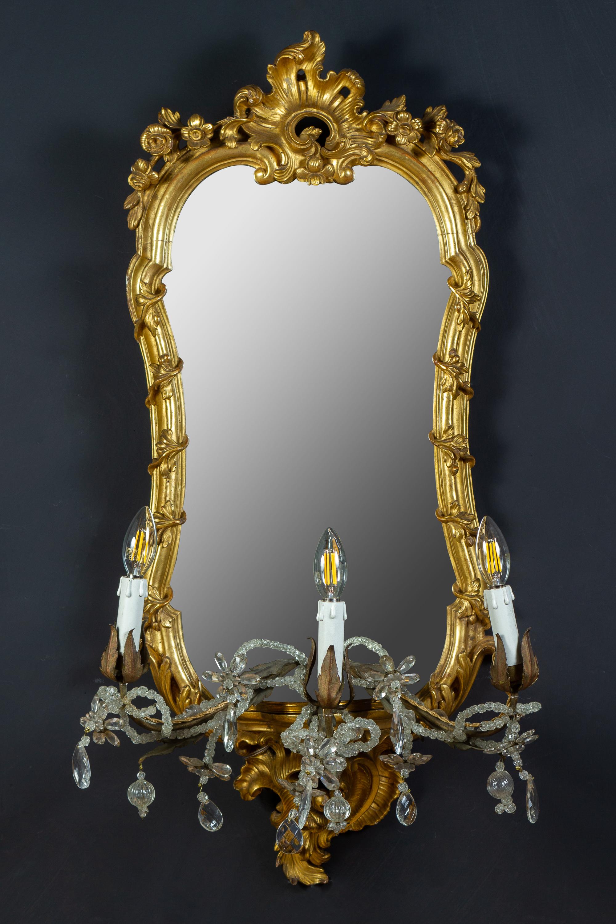 Vier italienische Spiegel oder Wandleuchten aus vergoldetem Holz aus dem 18. Jahrhundert Roma, 1750 (Italienisch) im Angebot