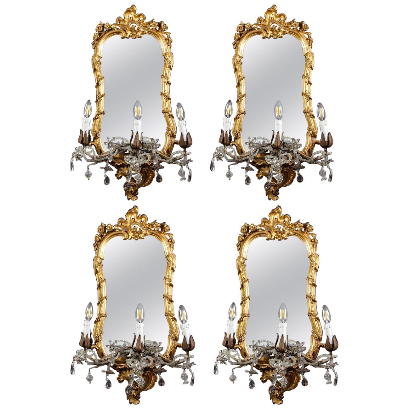 Quatre miroirs ou appliques en bois doré italiens du XVIIIe siècle Roma:: 1750
