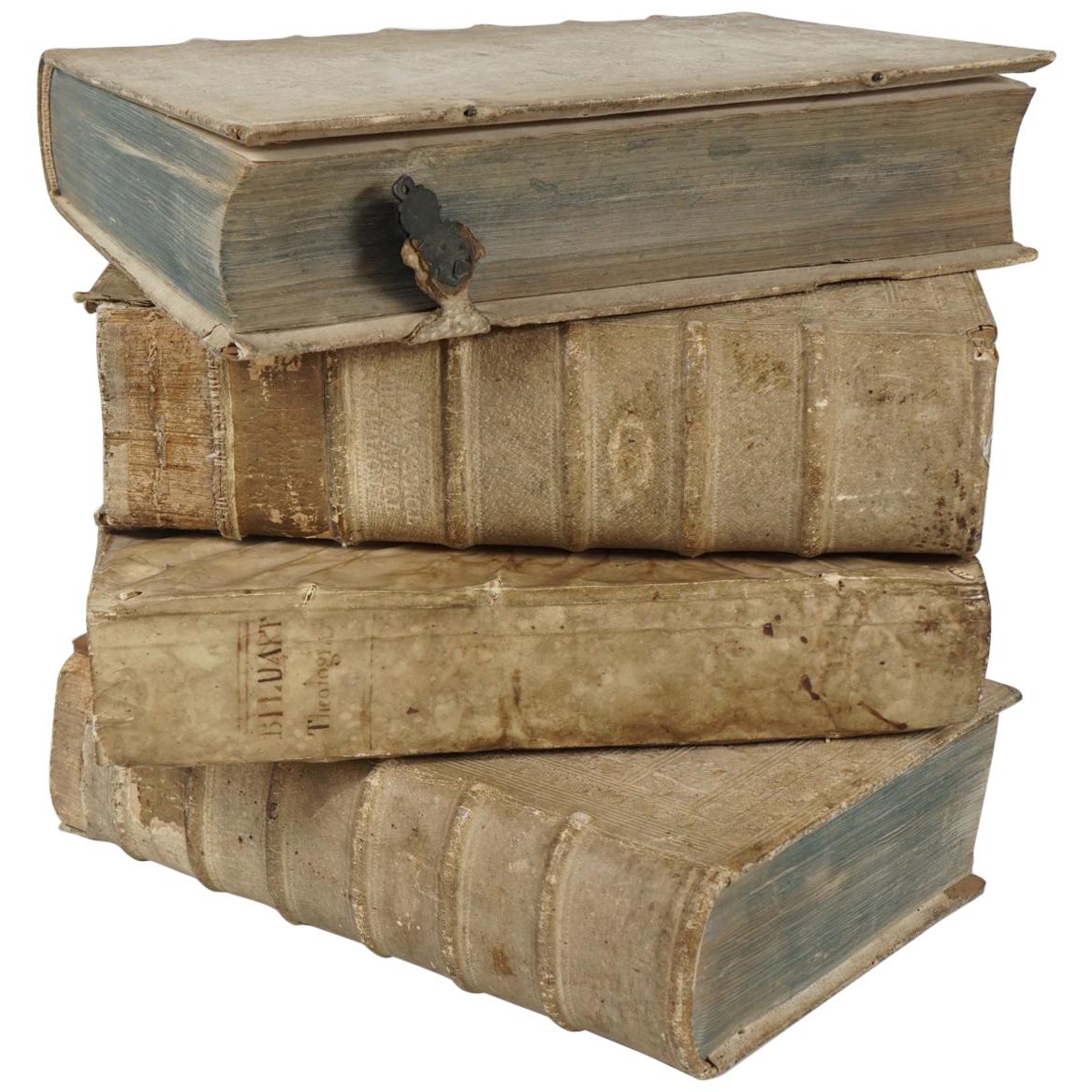 Vier lateinische Bücher mit Vellum-Einband aus dem 18.
