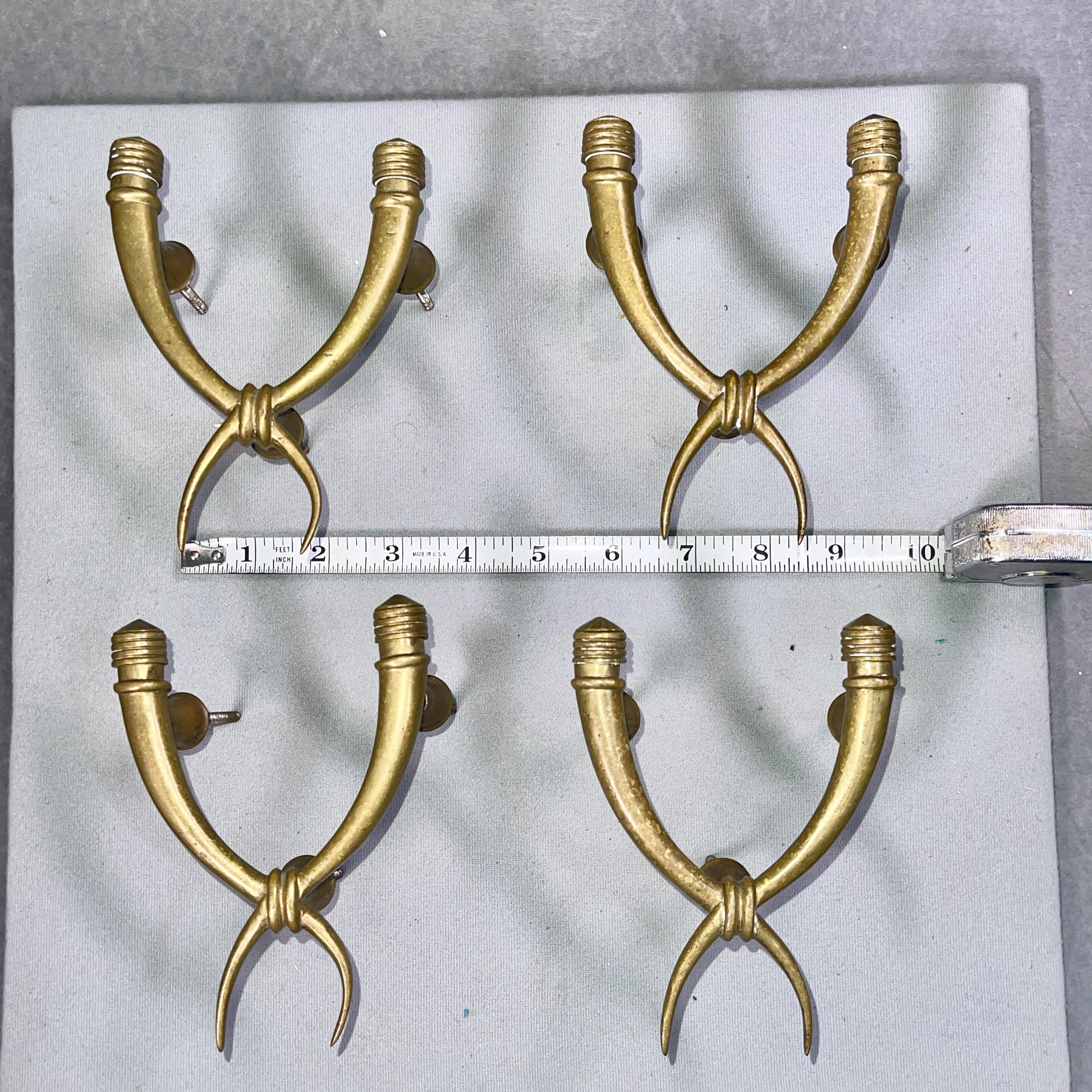 Moulage Quatre poignées de porte en bronze italien des années 1940 avec cornes d'abondance en vente