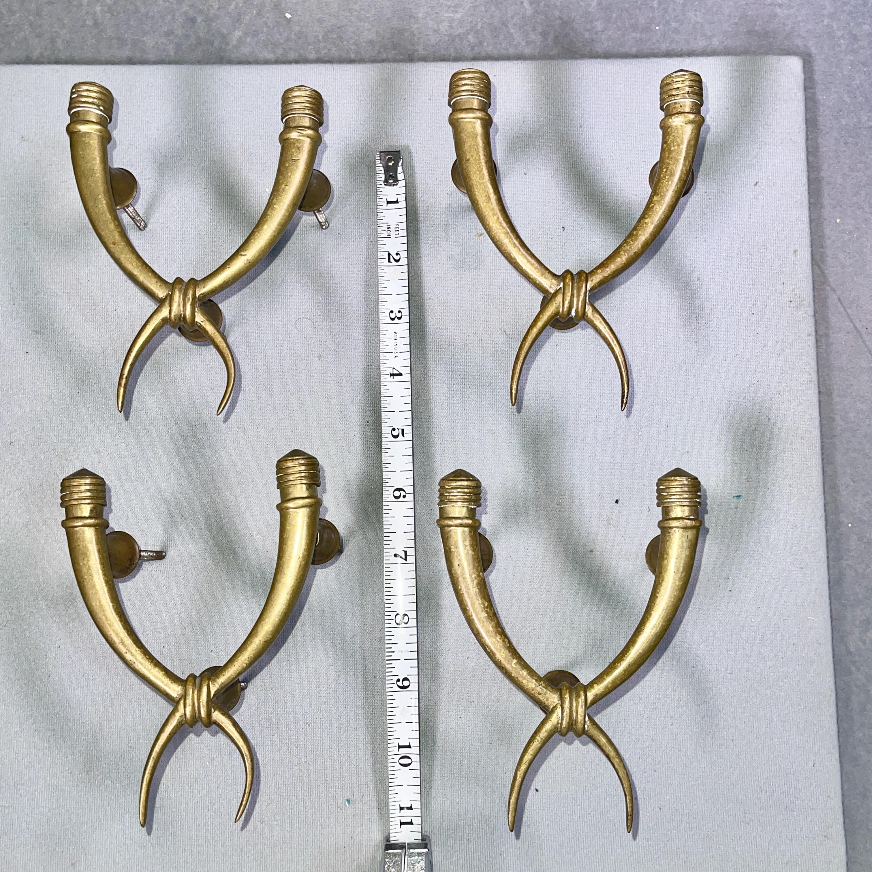 Quatre poignées de porte en bronze italien des années 1940 avec cornes d'abondance Bon état - En vente à Hanover, MA