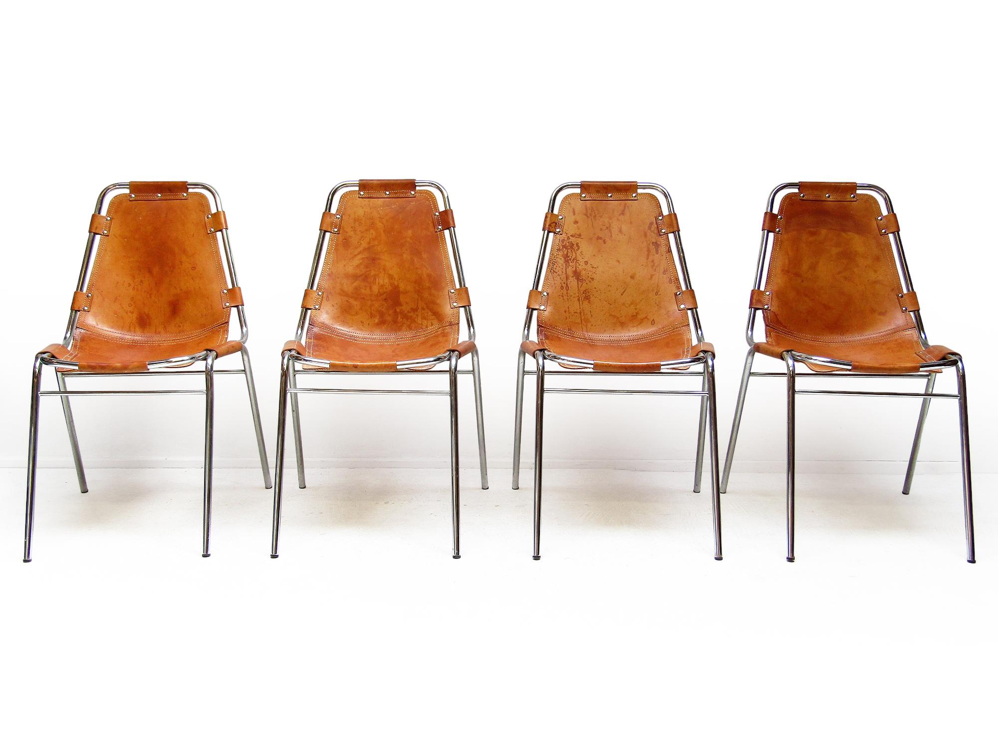 Un ensemble original de chaises en cuir et acier chromé des années 1960 par Cassina, telles que sélectionnées par Charlotte Perriand pour la station de ski 