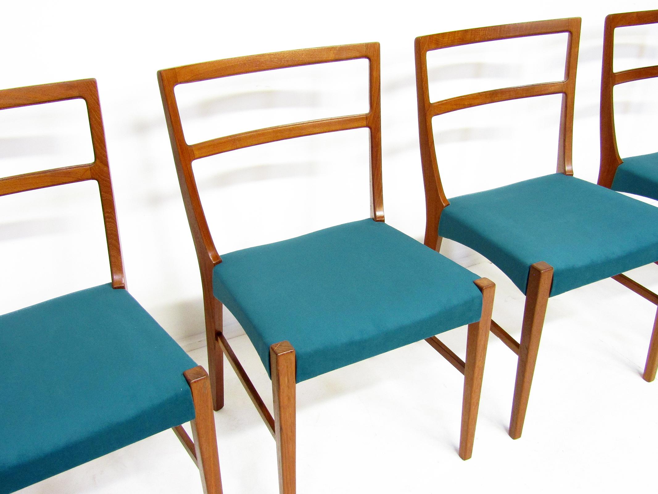 Quatre chaises de salle à manger danoises des années 1960 de Johannes Andersen pour Bernhard Pedersen Bon état - En vente à Shepperton, Surrey